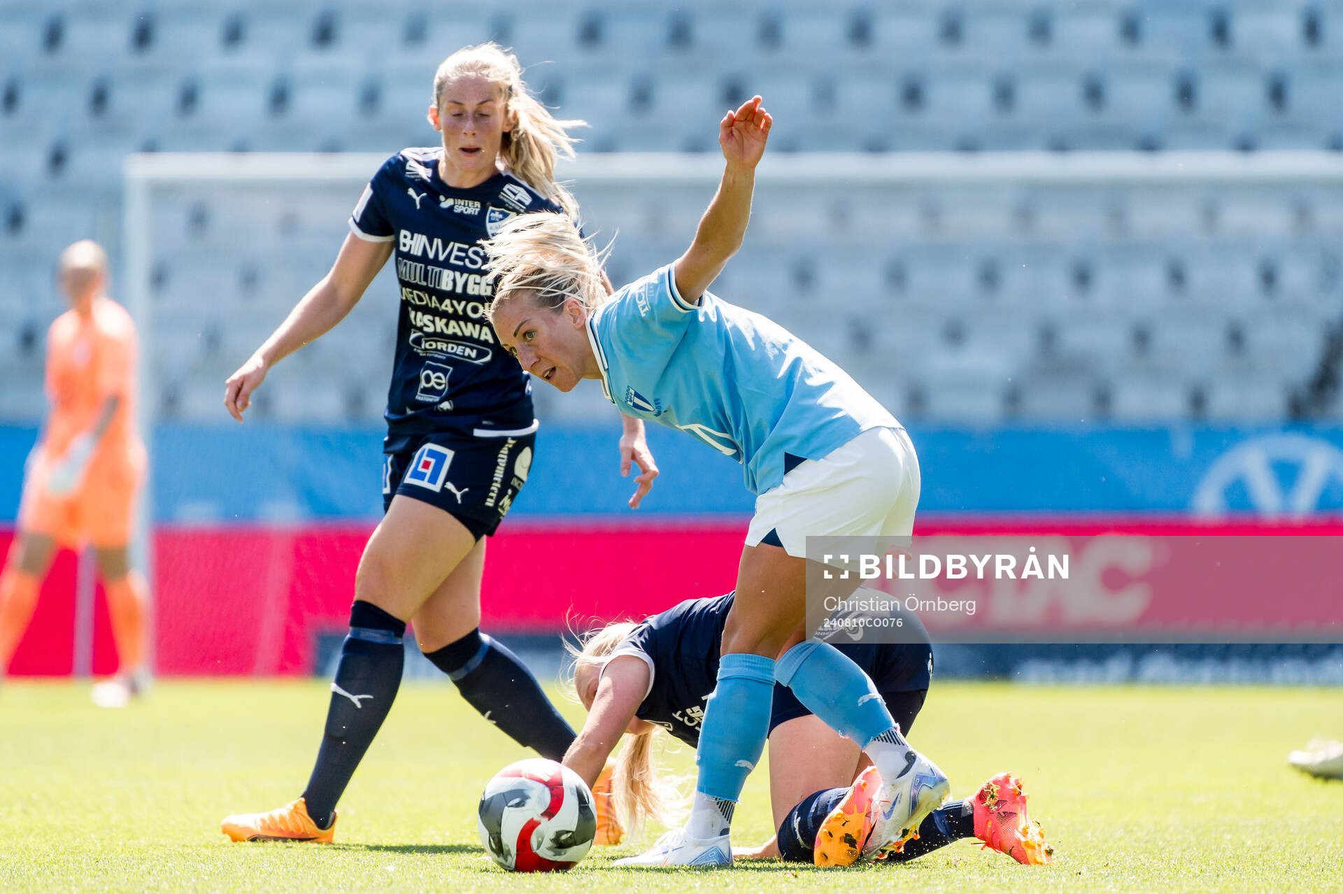 Malmö FFs Mia Persson och IFK Kalmars Wilma Finnman