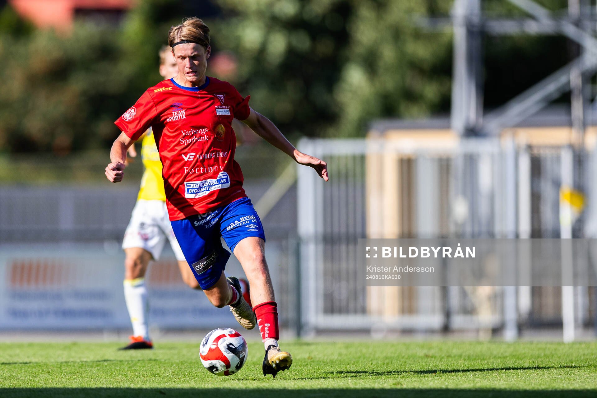 Tvååkers Isak Wiman under fotbollsmatchen i Ettan södra mellan Falkenberg och Tvååker den 10 augusti 2024 i Falkenberg. 