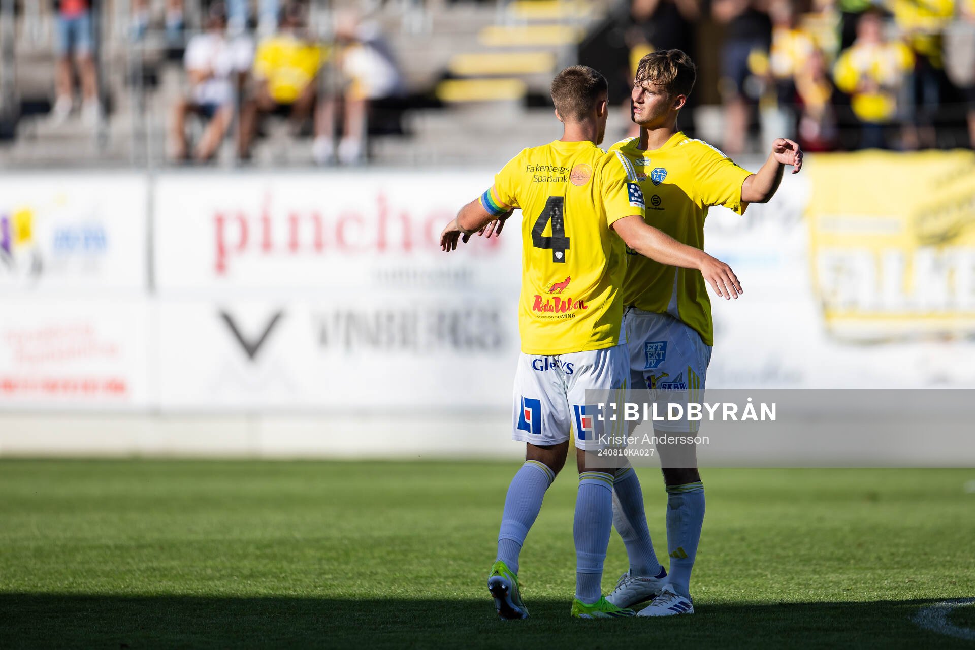 Falkenbergs Tim Stålheden och Noel Hansson  jublar