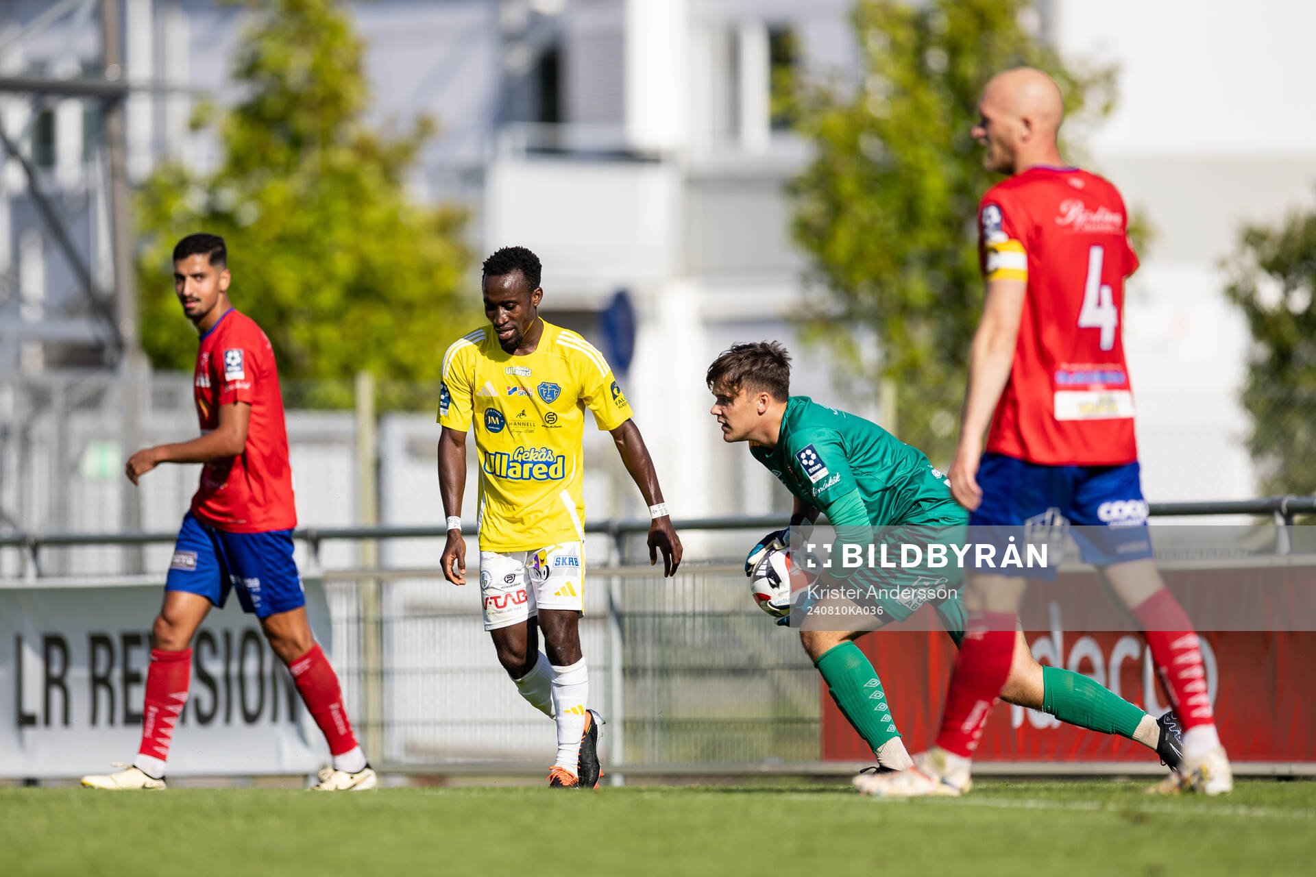 Falkenbergs Wanbe Godwin Aguda och Tvååkers Axel Svensson