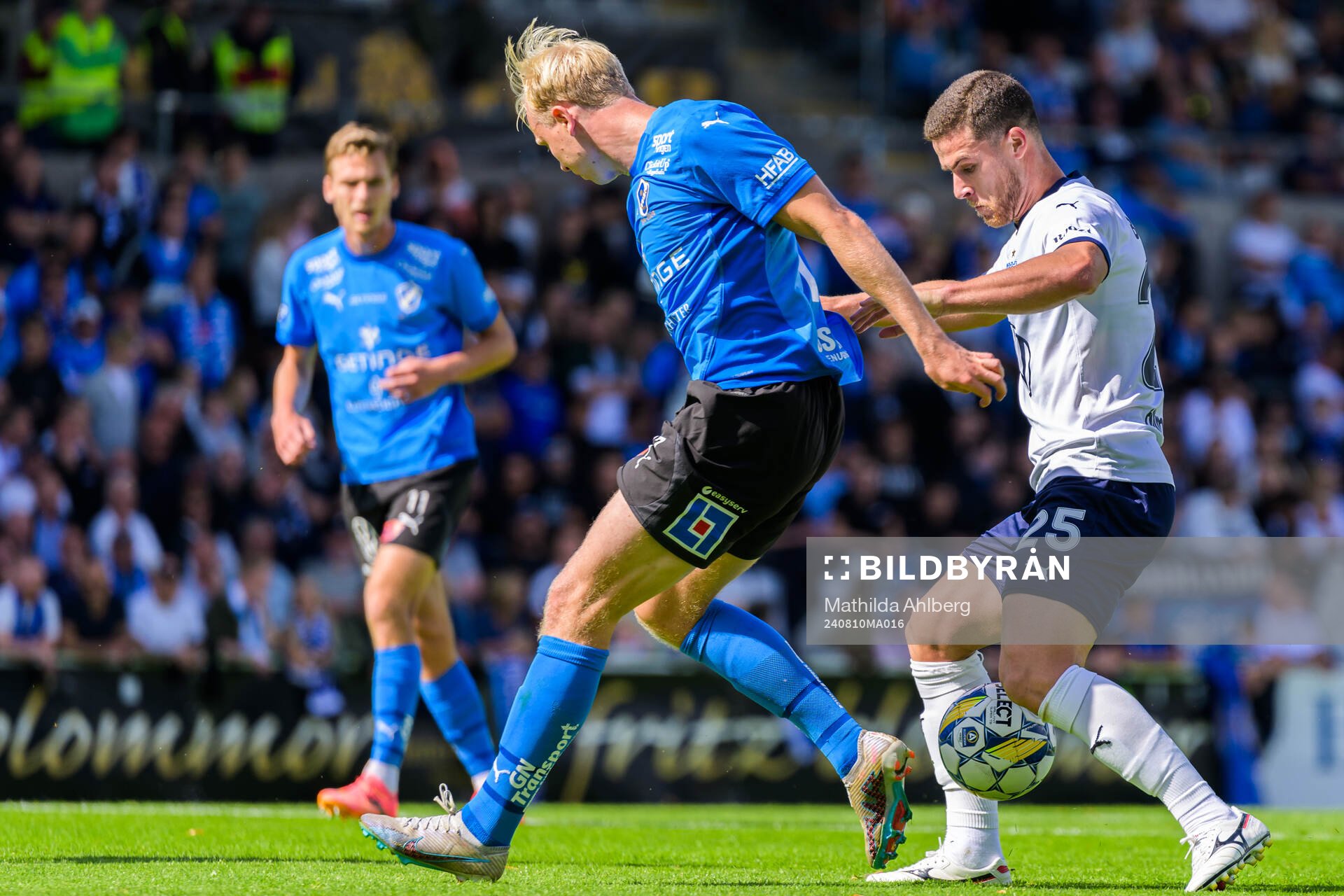 Halmstads André Boman och Malmö FFs Gabriel Busanello