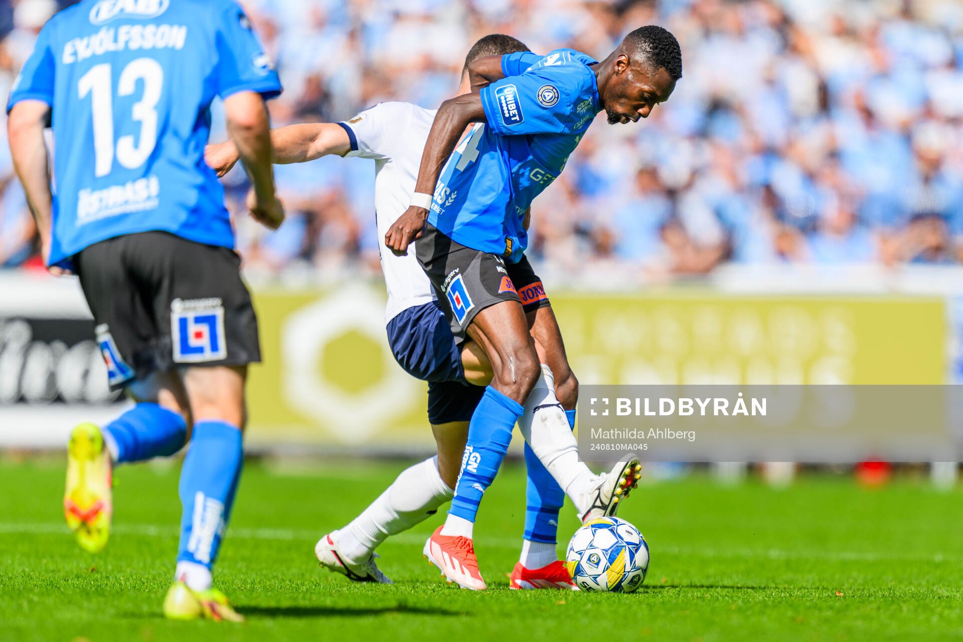 Malmö FFs Gabriel Busanello och Halmstads Blair Sebastian
