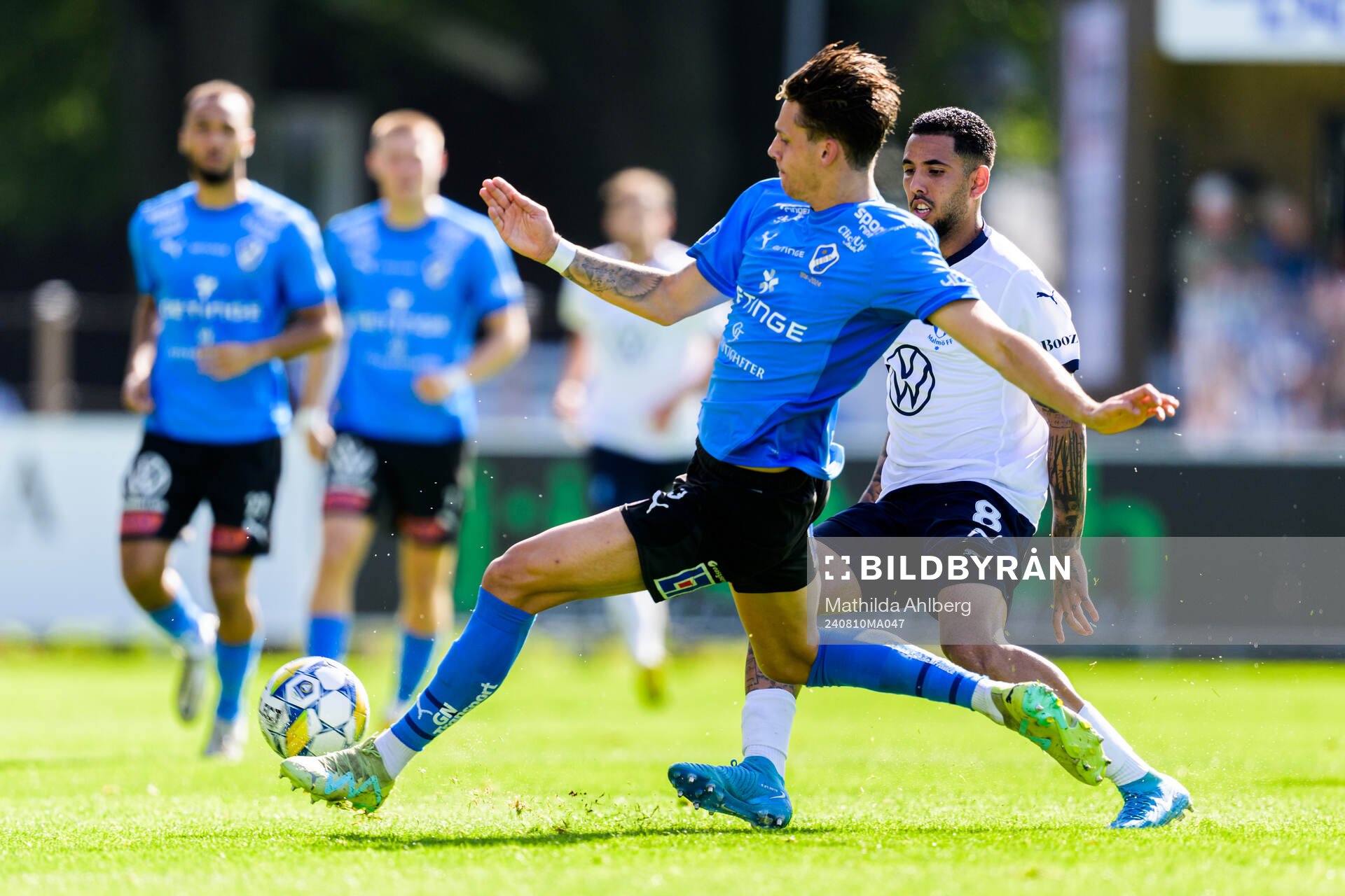Halmstads Gabriel Wallentin och Malmö FFs Sergio Pena
