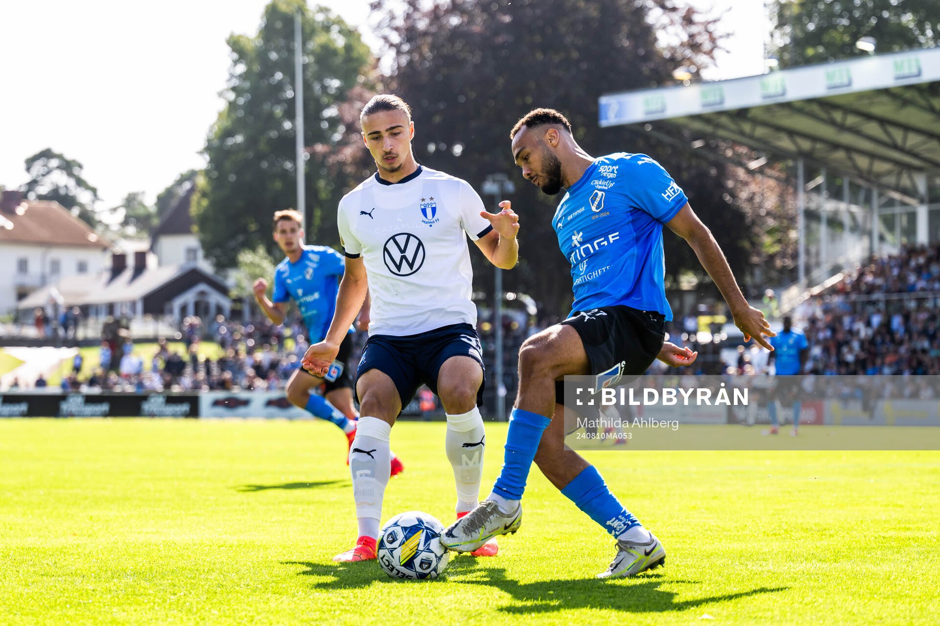 Malmö FFs Elison Makolli och Halmstads Vinicius Nogueira