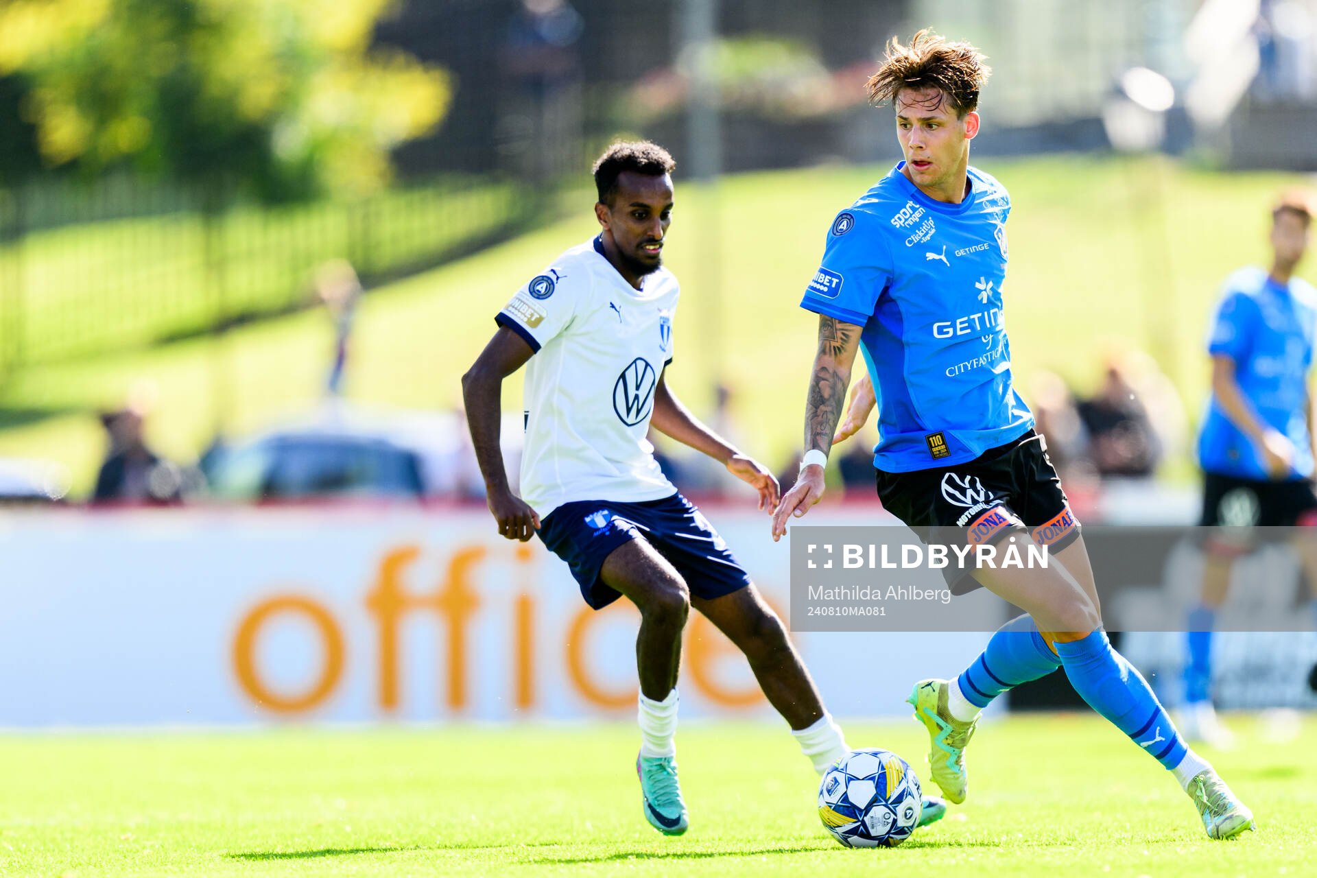 Malmö FFs Taha Ali och Halmstads Gabriel Wallentin
