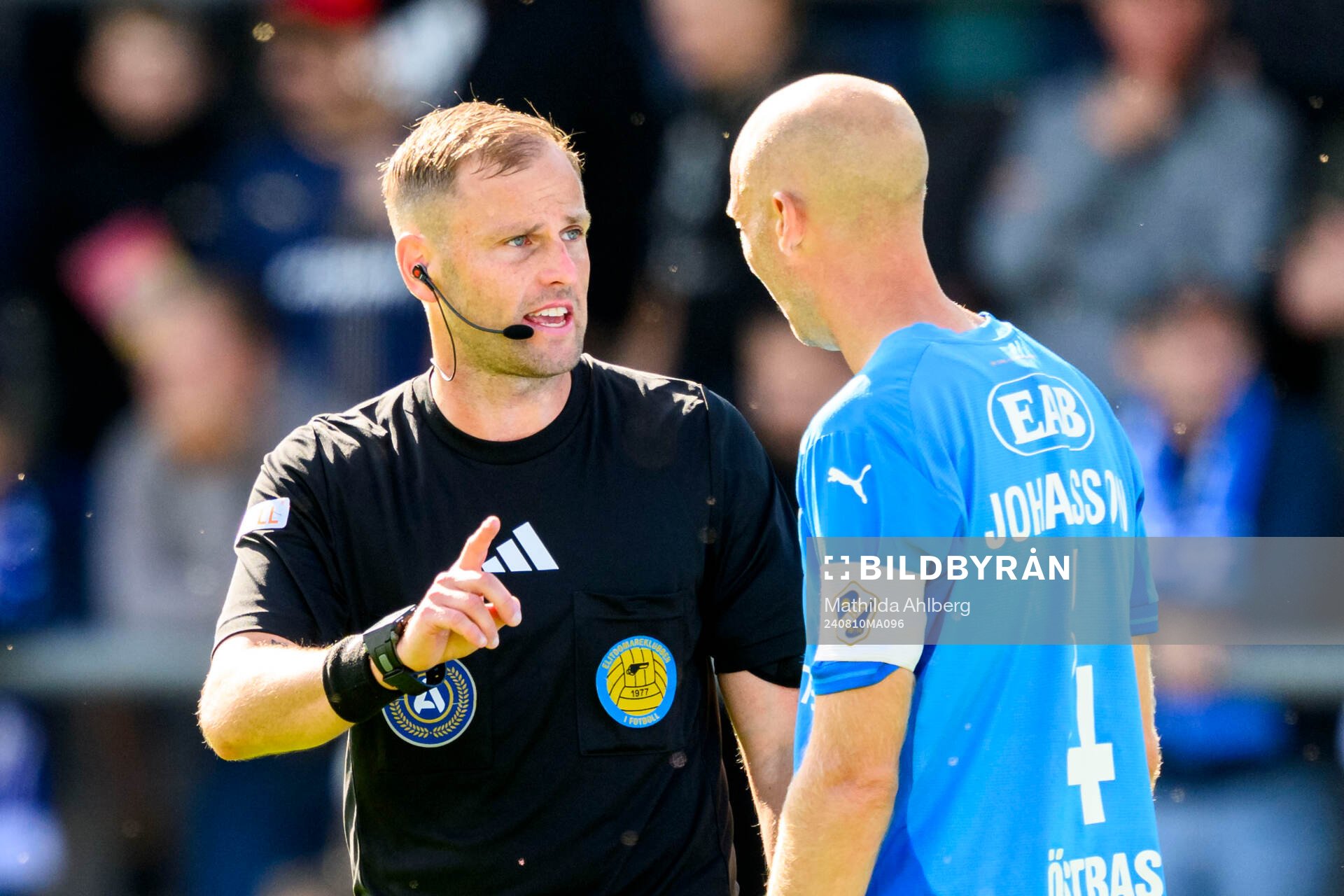 Domare Richard Sundell och Halmstads Andreas Johansson