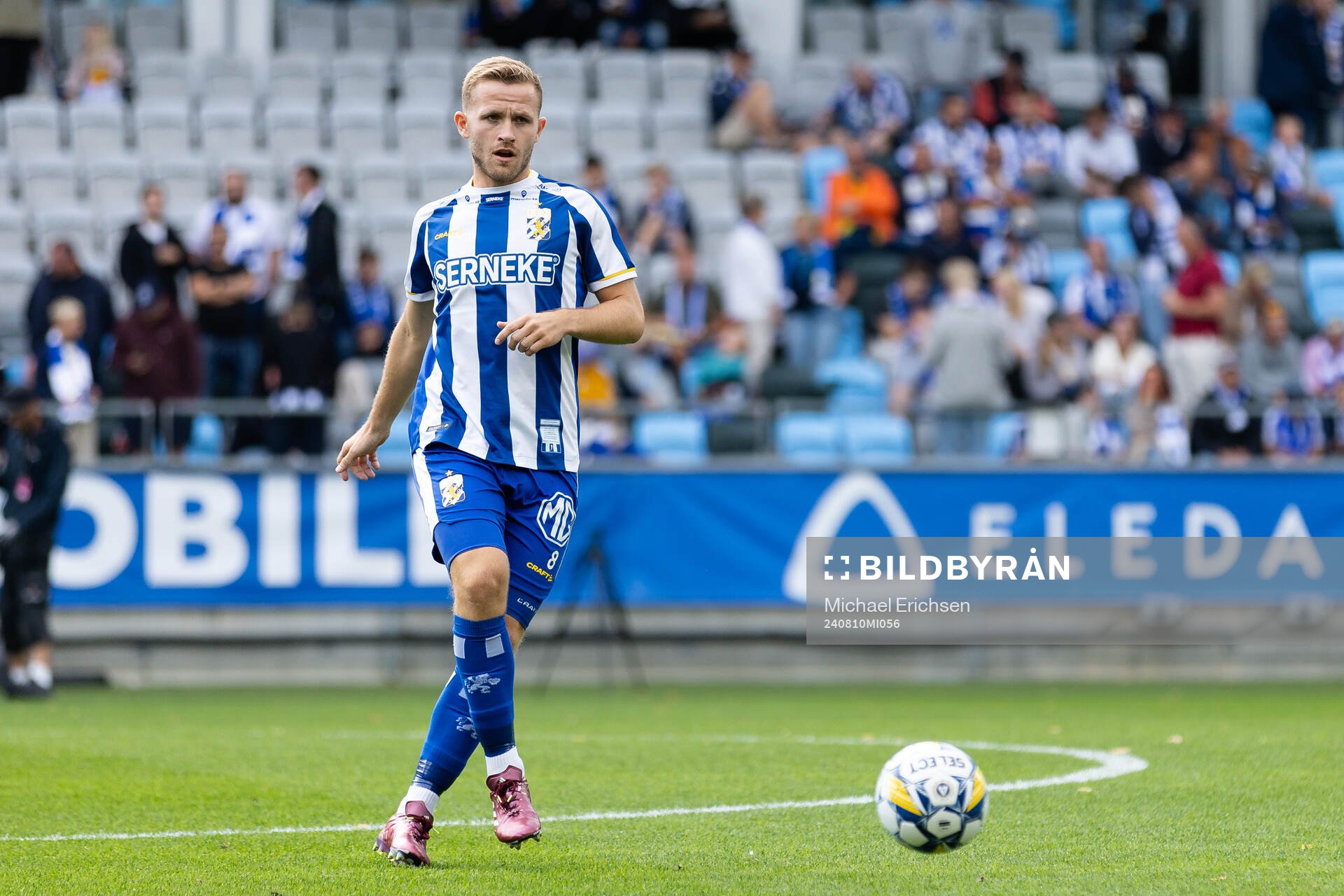 IFK Göteborgs Jonas Bager värmer upp innan andra