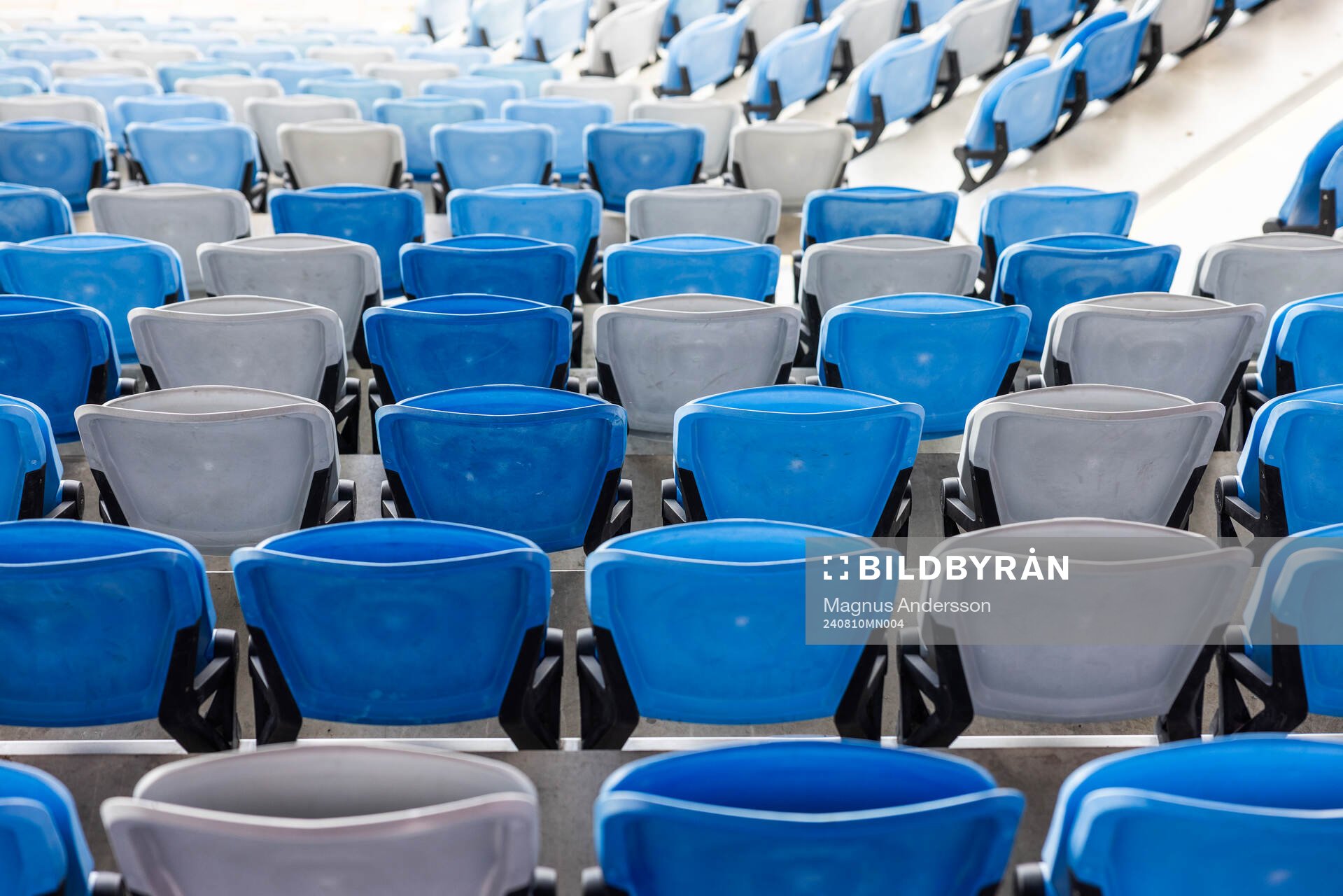 Stolar på läktaren på Platinumcars Arena
