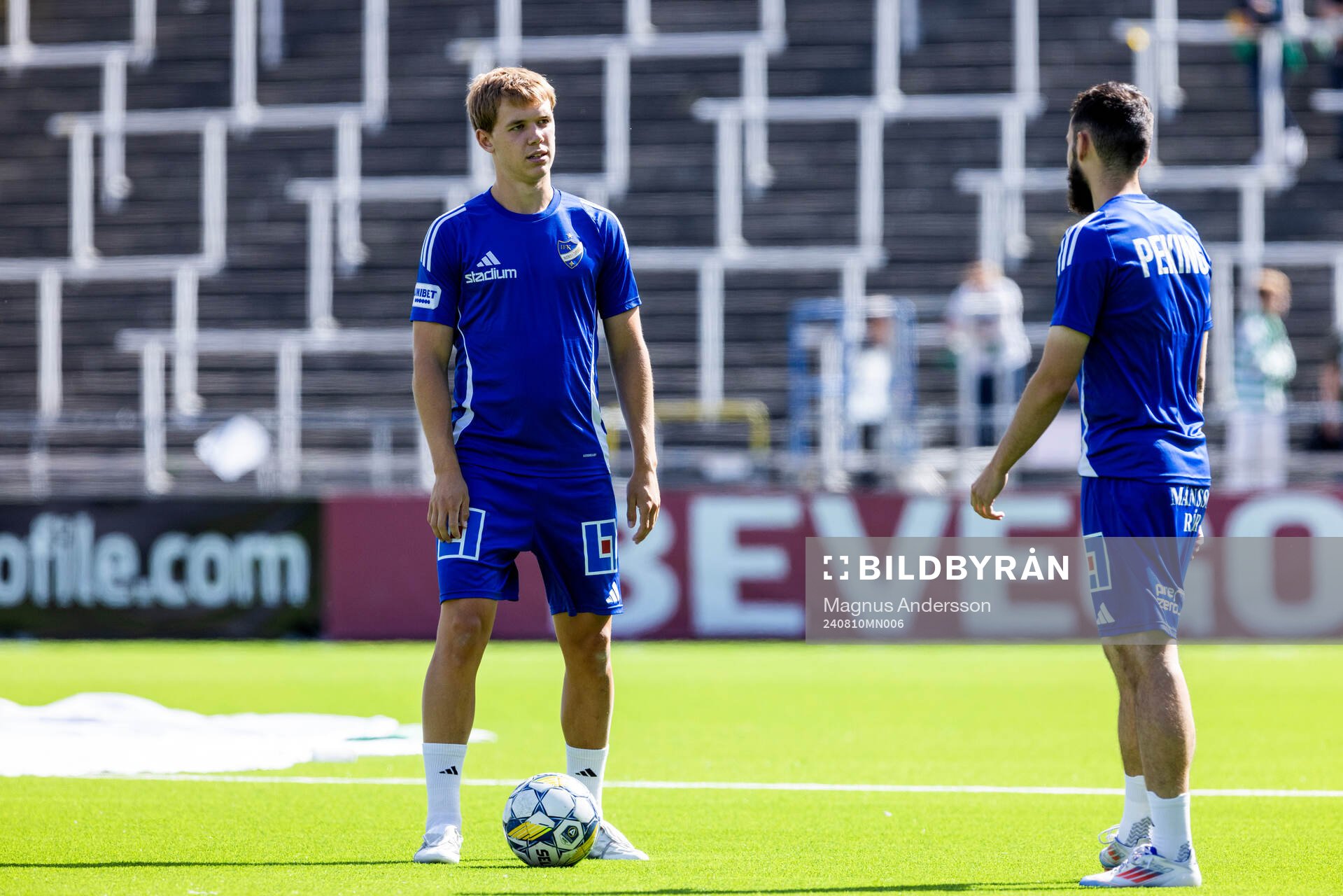 IFK Norrköpings Ture Sandberg på uppvärmningen