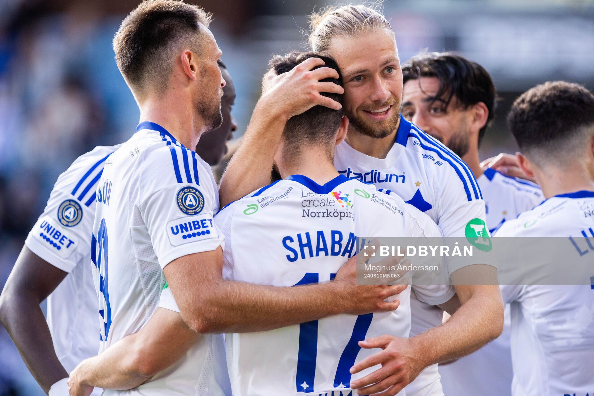 IFK Norrköpings Kevin Höög Jansson jublar med lagkamrater