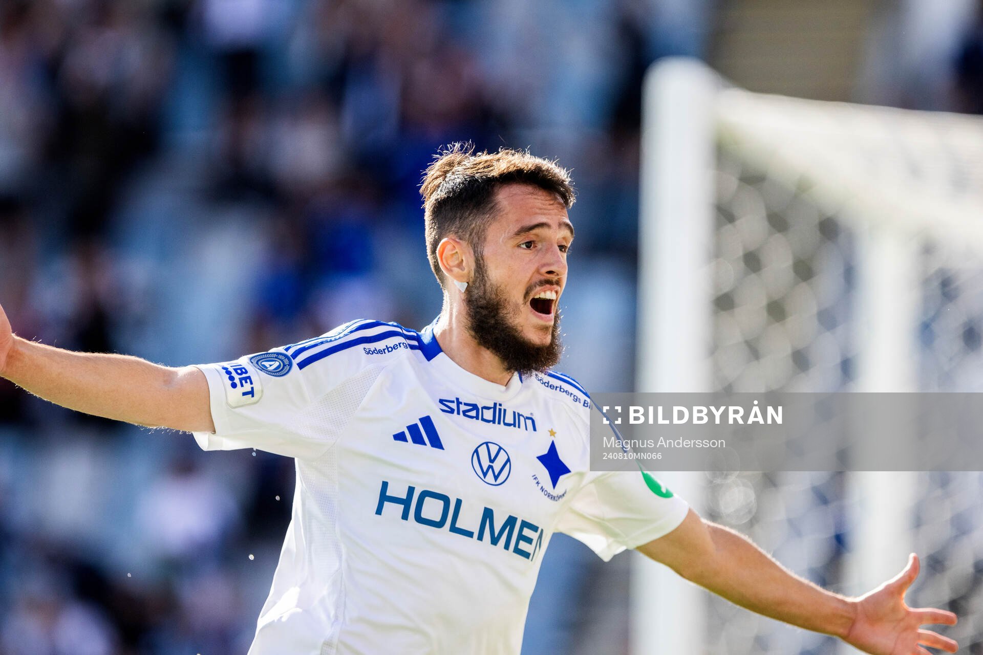 IFK Norrköpings Laorent Shabani jublar
