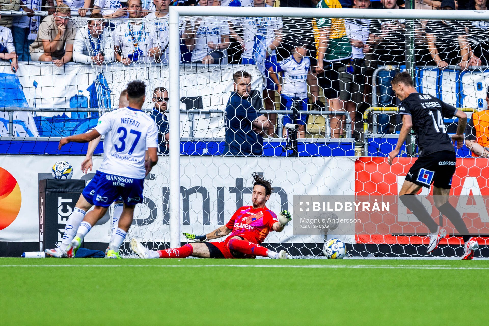 IFK Norrköpings målvakt David Mitov Nilsson under fotbollsmatchen i Allsvenskan mellan IFK Norrköping och Västerås den 10 augusti 2024 i Norrköping.