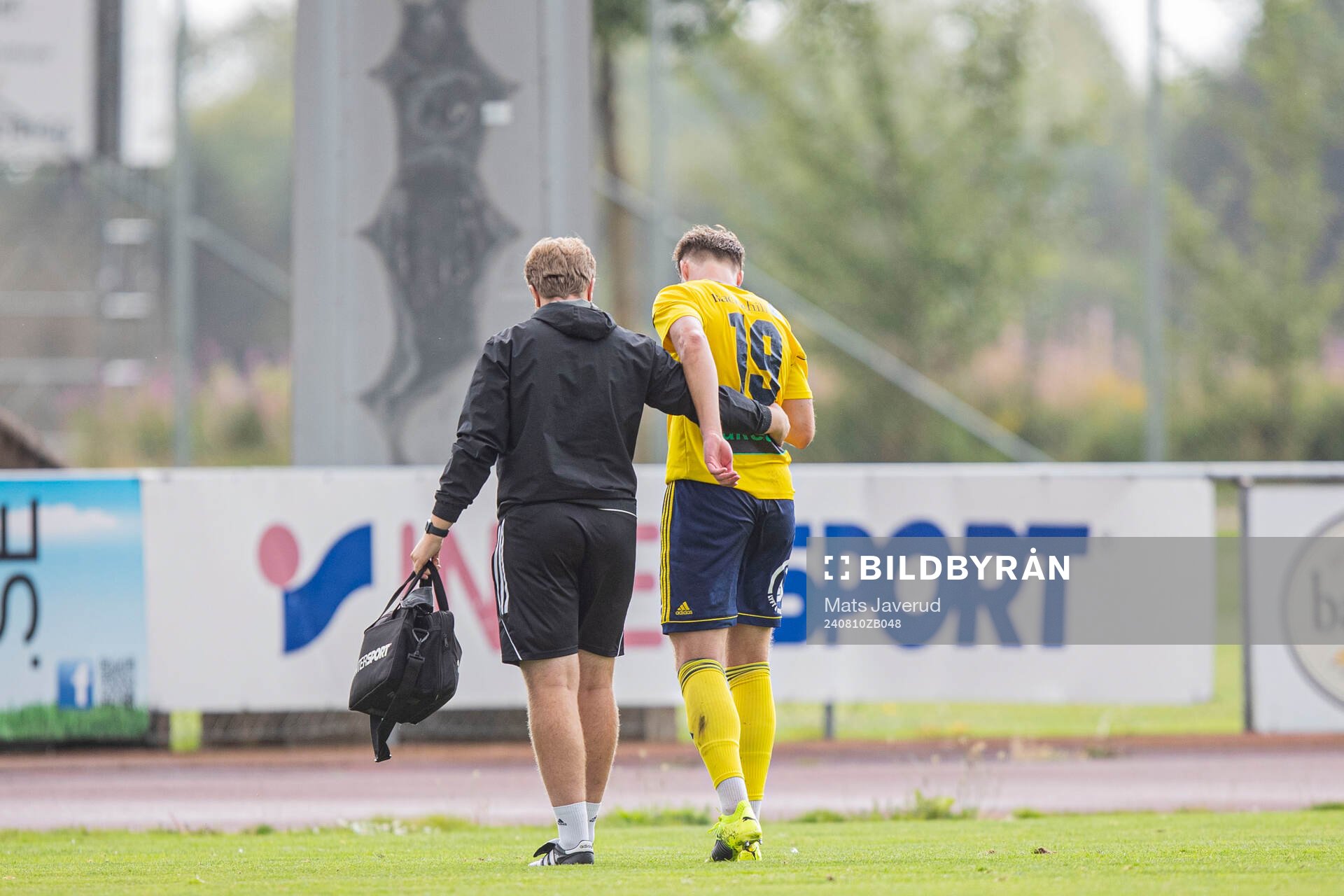 Ängelholms Johan Gudmundsson skadades och utgick under fotbollsmatchen i Division 1 Södra mellan Ängelholm och BK Olympic den 10 augusti 2024 i Ängelholm.