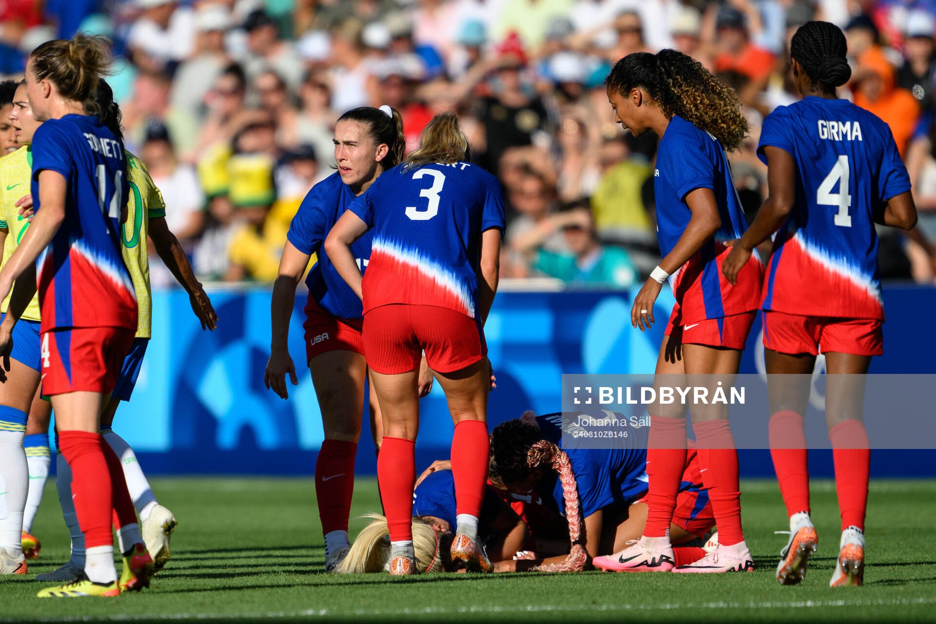 Lindsey Horan of USA in pain in the women’s football