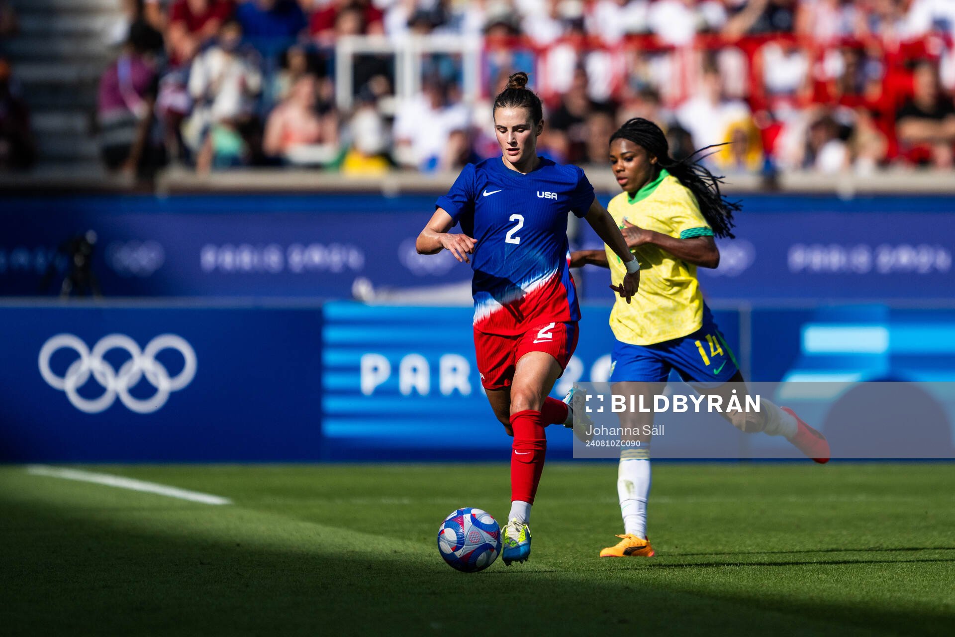 Emily Fox of USA and Ludmila of Brazil in the women’s