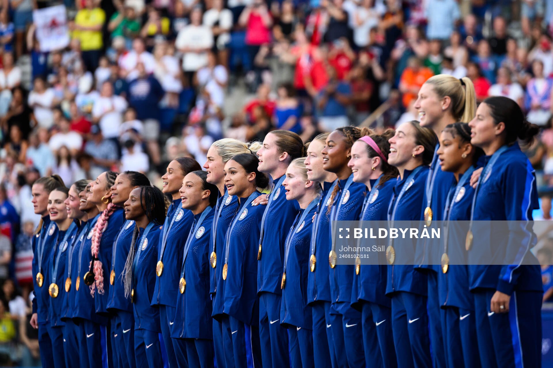 Players of USA with gold medals