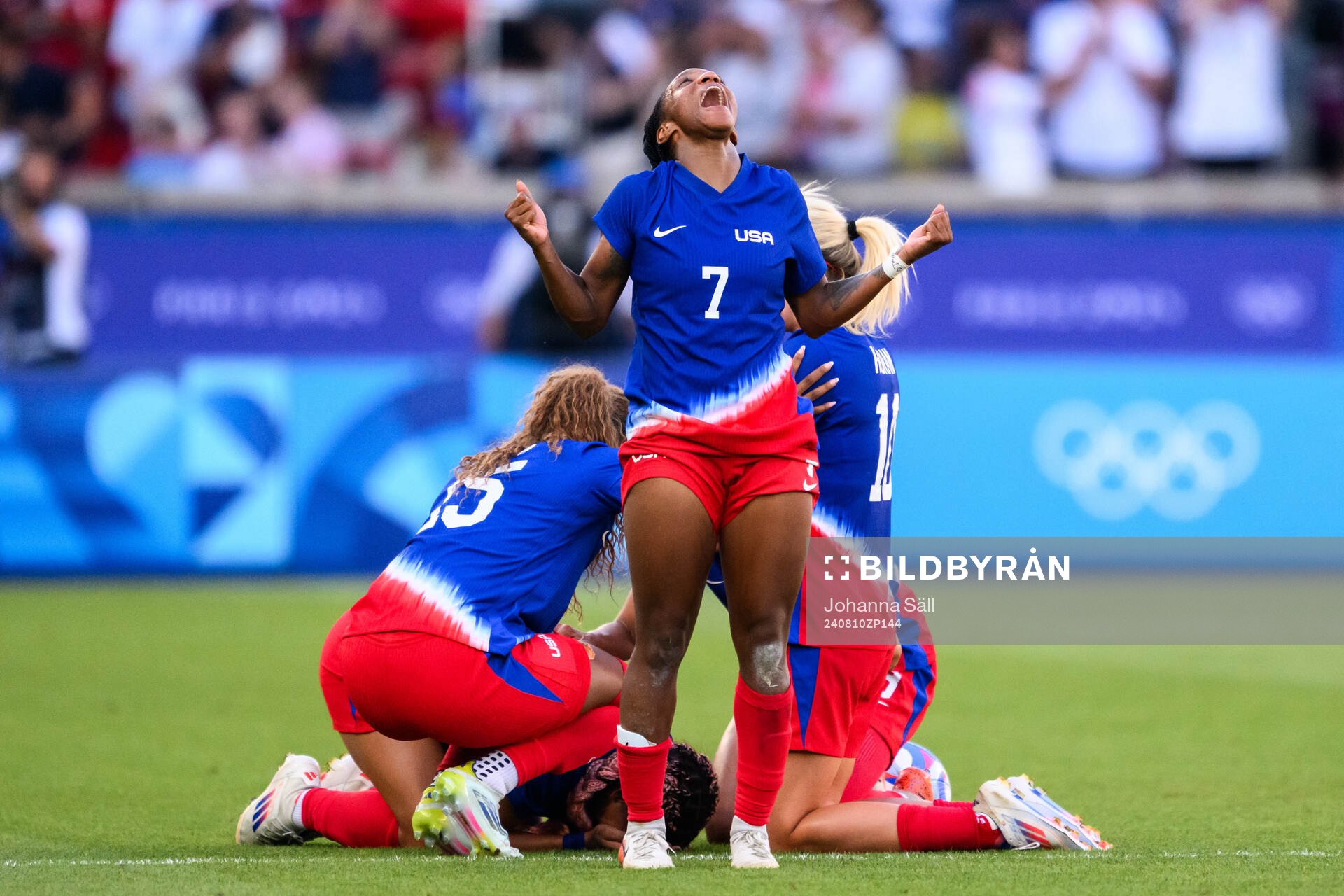 Crystal Dunn of USA celebrates