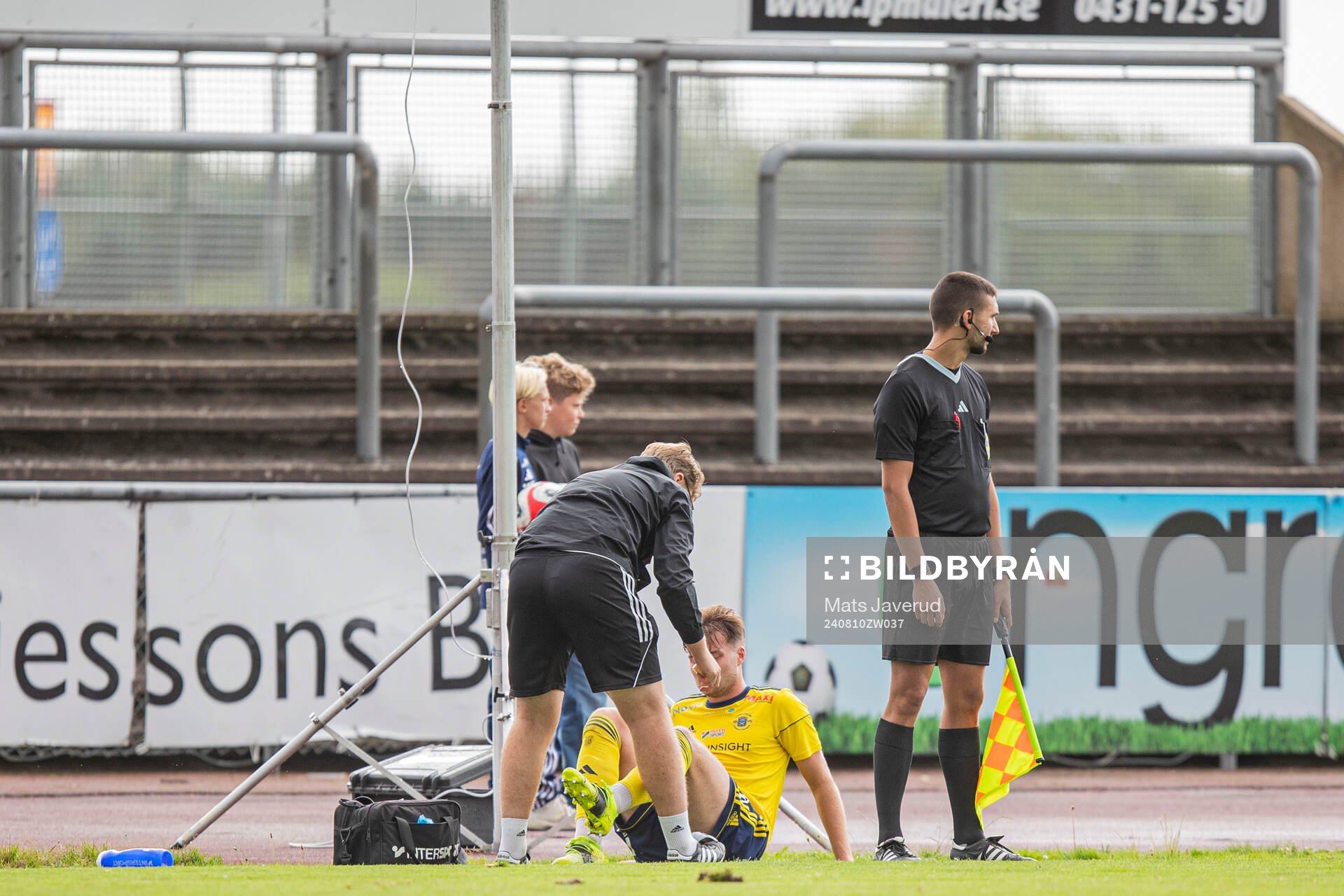 Ängelholms Johan Gudmundsson skadades och utgick under fotbollsmatchen i Division 1 Södra mellan Ängelholm och BK Olympic den 10 augusti 2024 i Ängelholm.