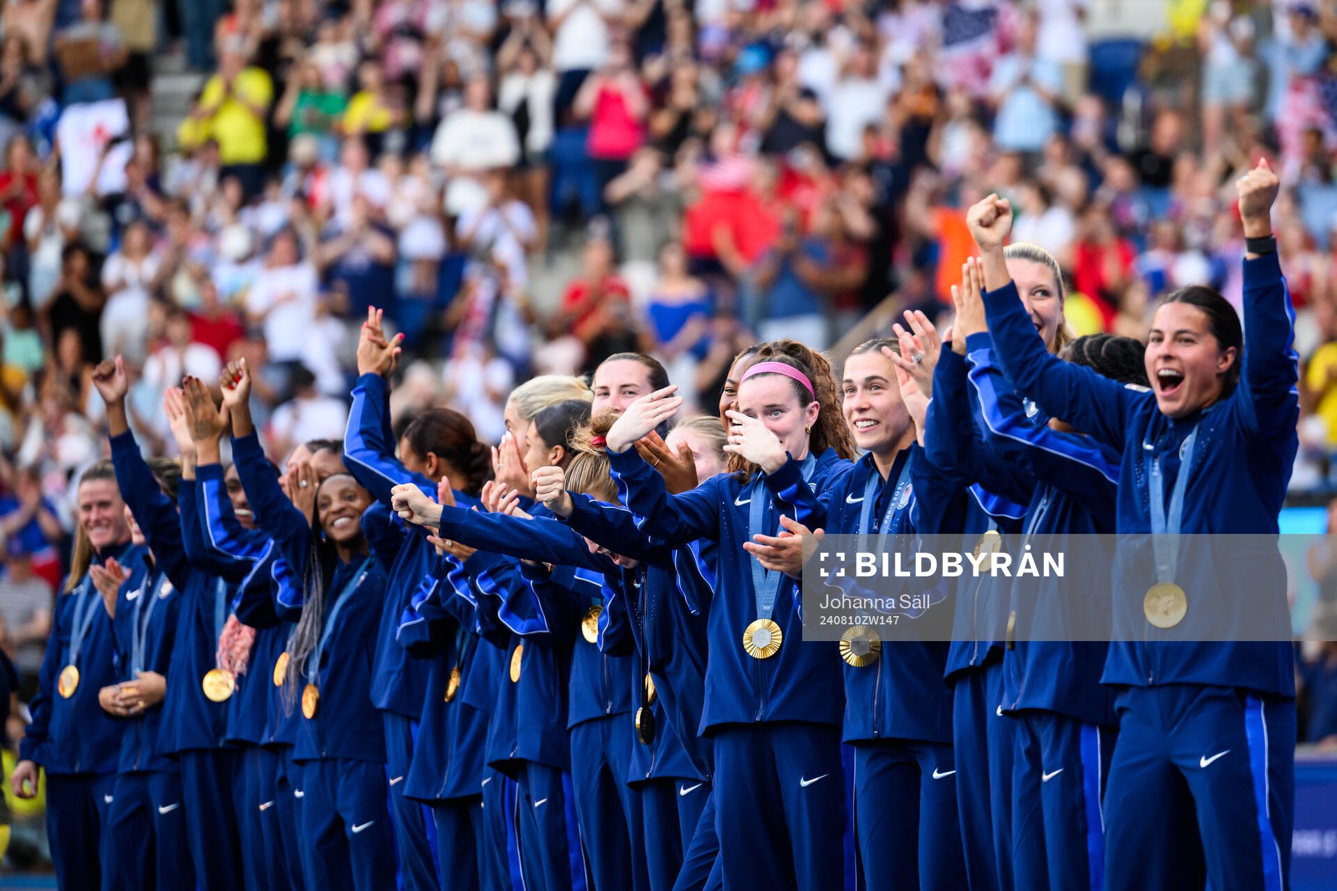 Players of USA celebrate with their gold medals