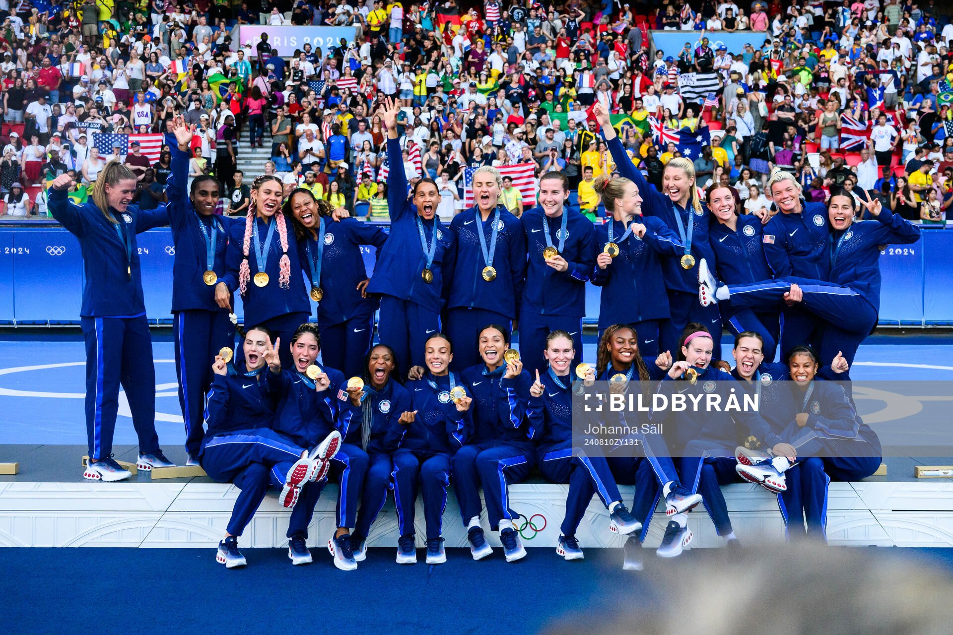 Players of USA celebrate with their gold medals