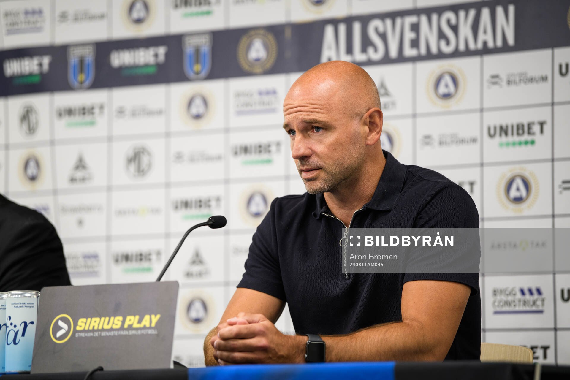 Kalmars tränare Stefan Larsson under en presskonferens efter fotbollsmatchen i Allsvenskan mellan Sirius och Kalmar den 11 augusti 2024 i Uppsala.