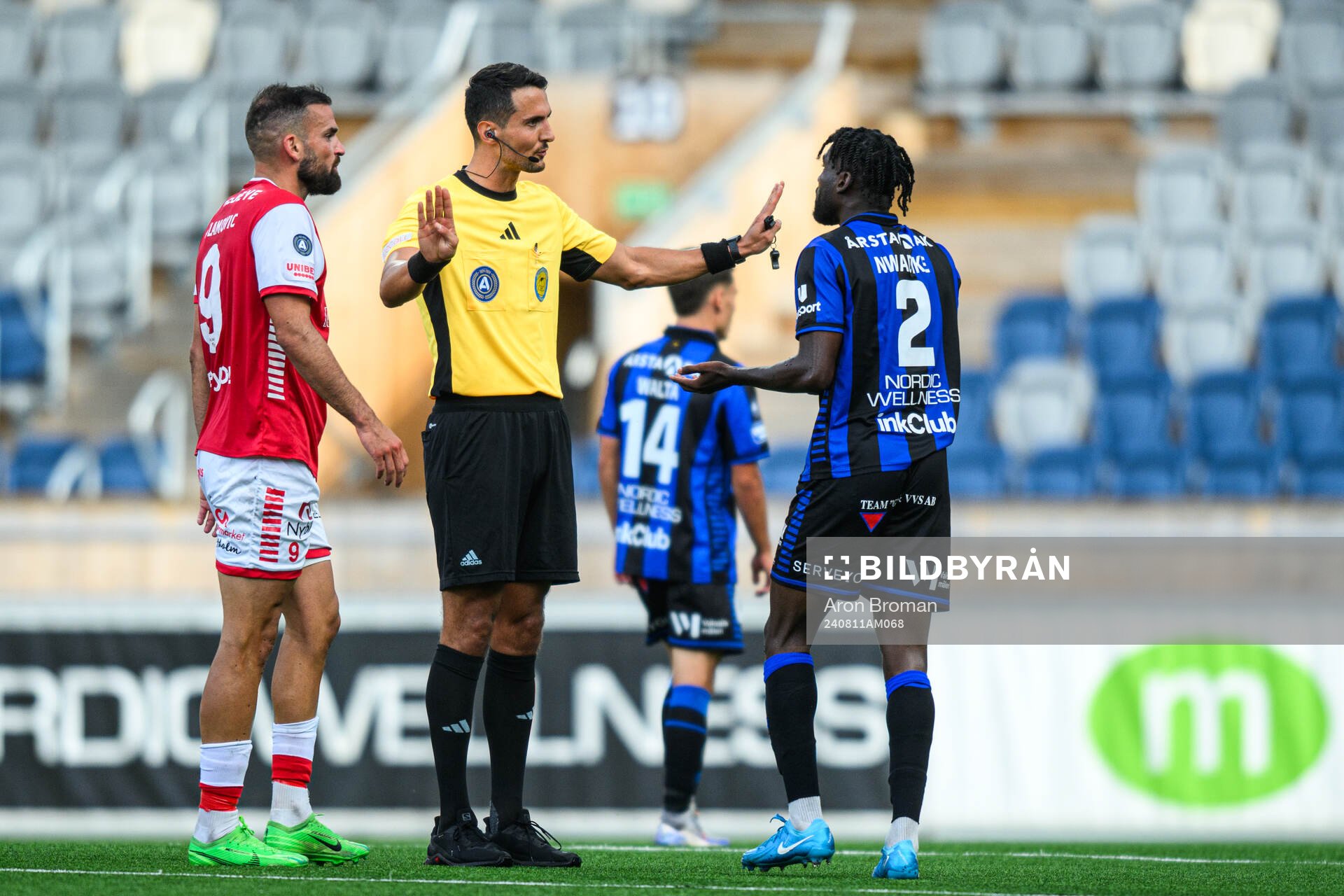 Domare Adi Aganovic i samtal med Sirius Patrick Nwadike