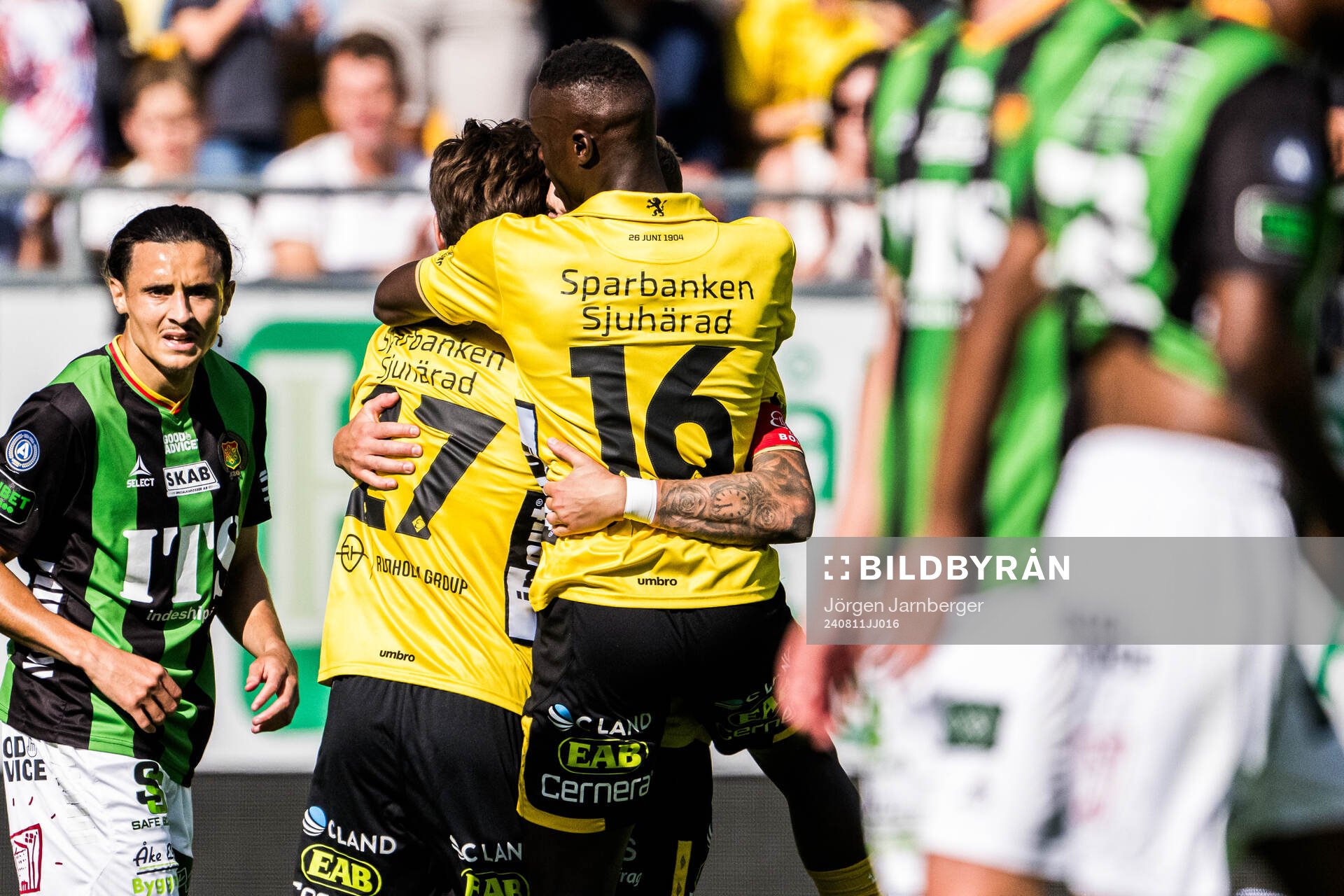 Elfsborgs Besfort Zeneli och Timothy Noor Ouma jublar