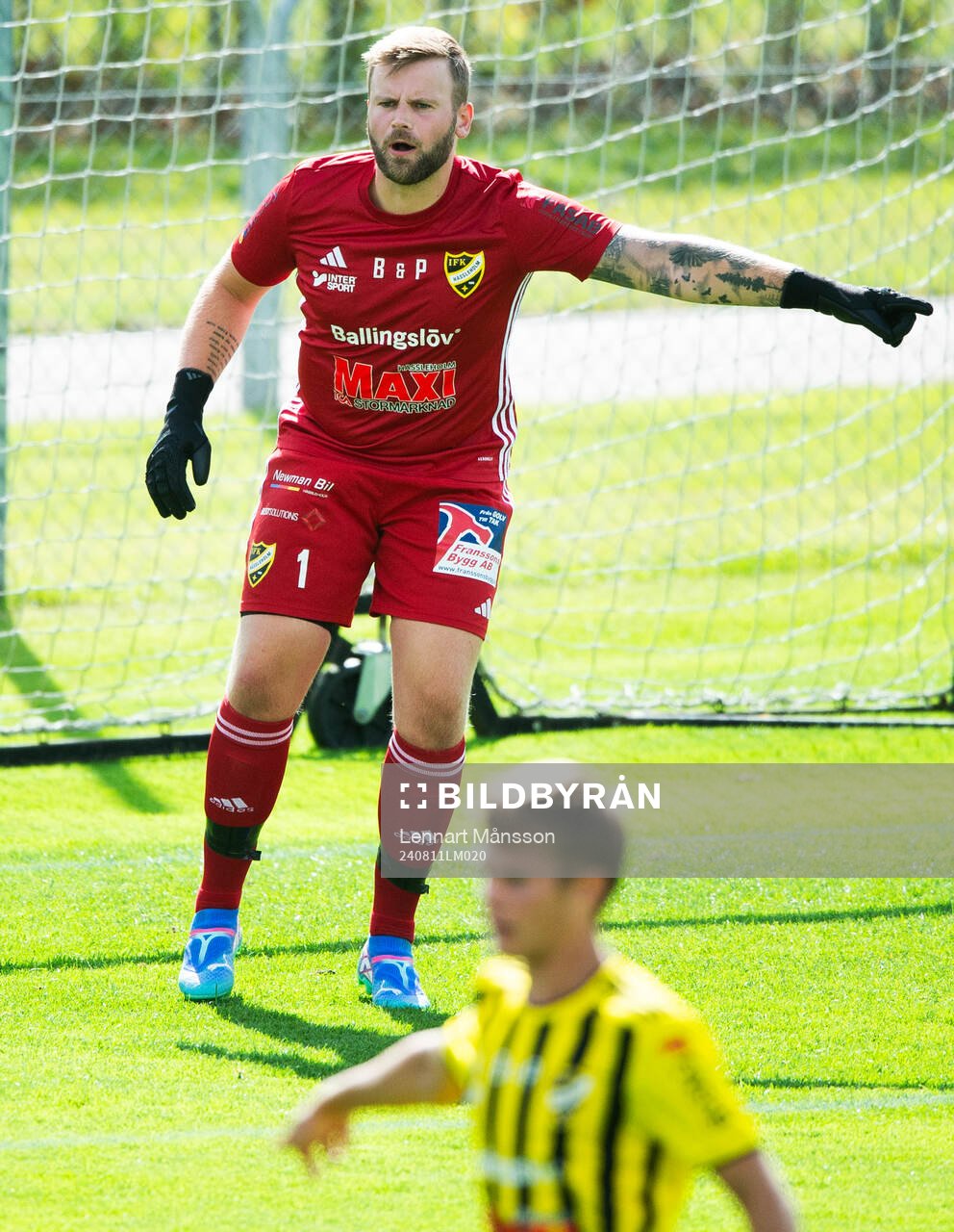 IFK Hässleholms målvakt och assisterande tränare Oskar Skarp i matchen i div 2 mellan IFK Hässleholm och IFK Berga i Hässleholm 11 augusti 2024.