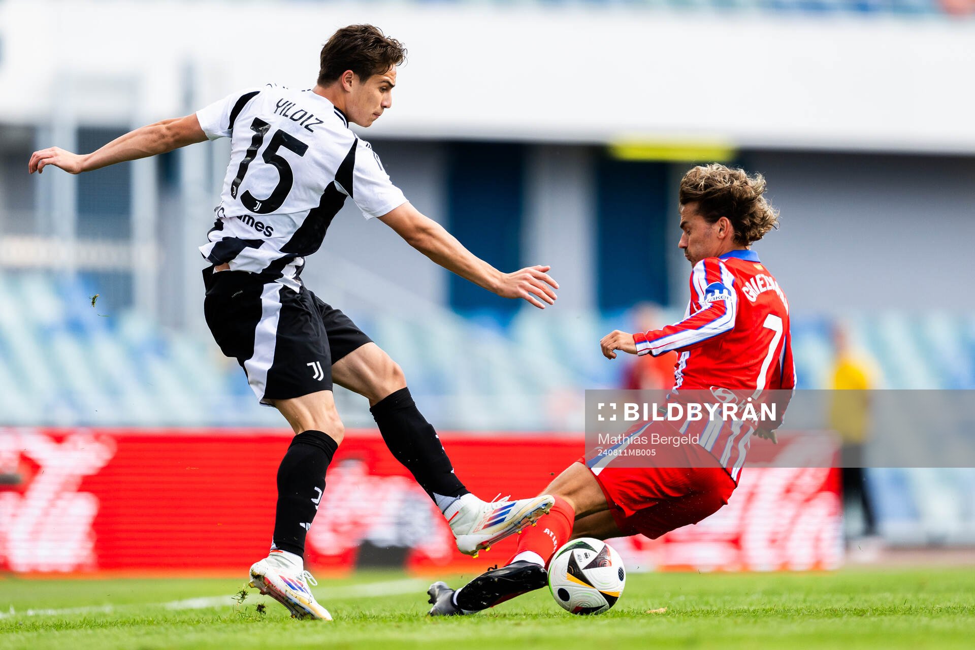 Kenan Yildiz of Juventus and Antoine Griezmann of Atletico