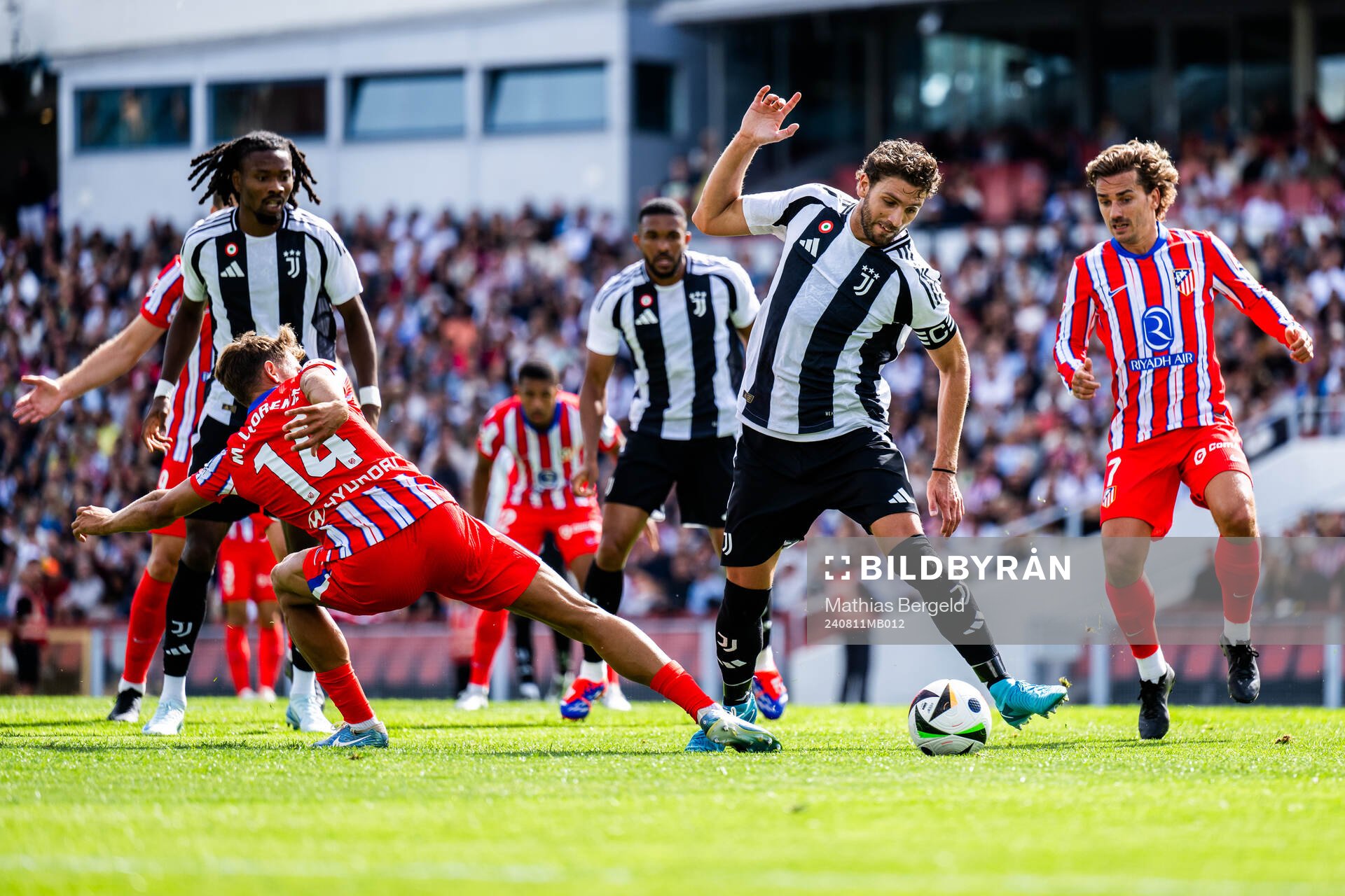 Marcos Llorente and Antoine Griezmann of Atletico Madrid and Manuel Locatelli of Juventus during the Friendly football match between Atletico Madrid and Juventus on August 11, 2024 in Gothenburg.