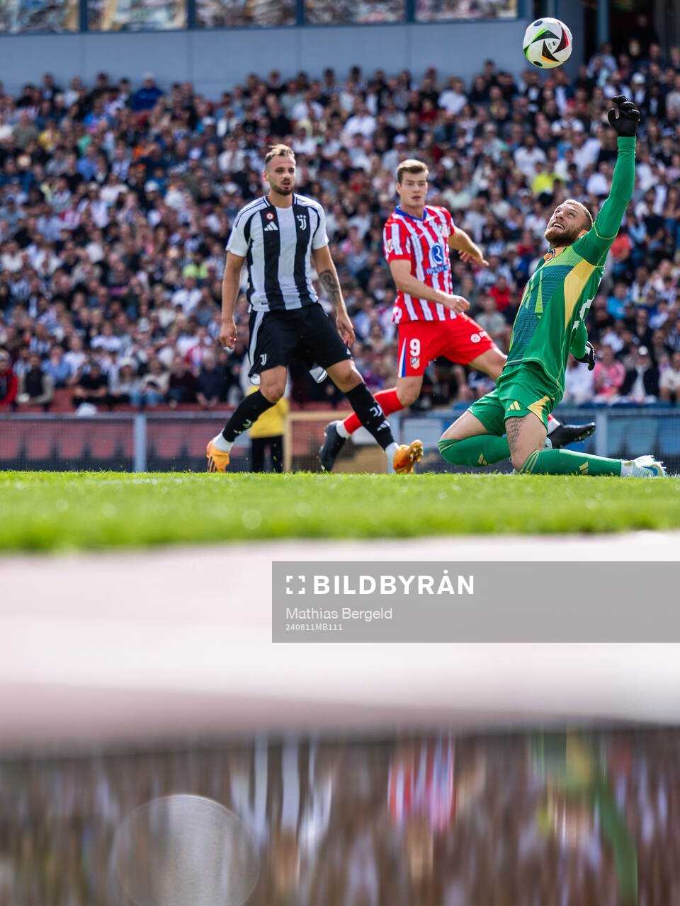 Federico Gatti and goalkeeper Michele Di Gregorio of Juventus with Alexander Sørloth of Atletico Madrid during the Friendly football match between Atletico Madrid and Juventus on August 11, 2024 in Gothenburg.