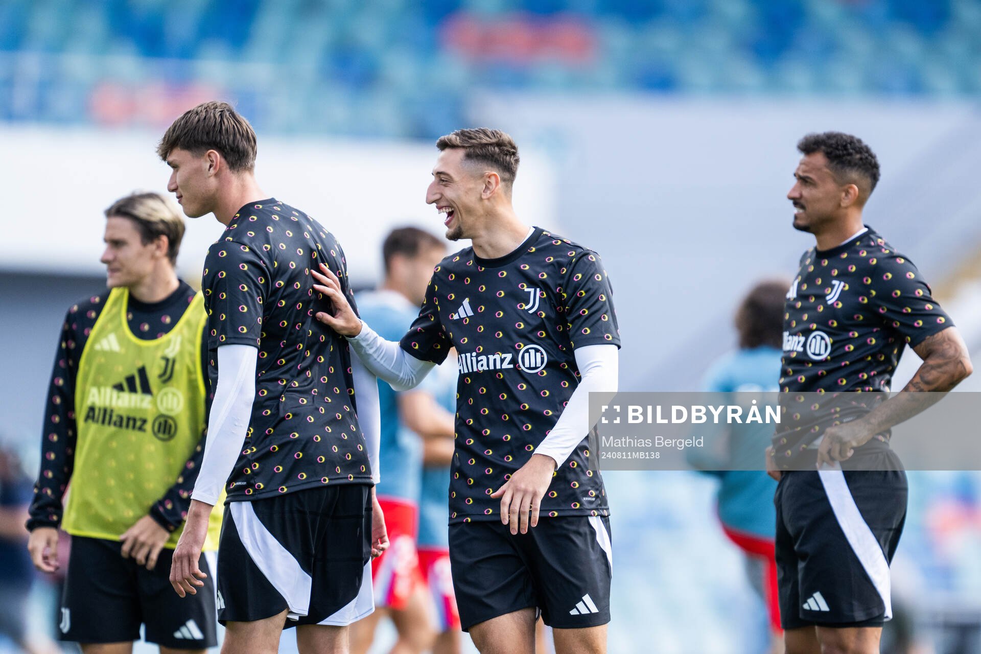 Jonas Rouhi of Juventus warm-up