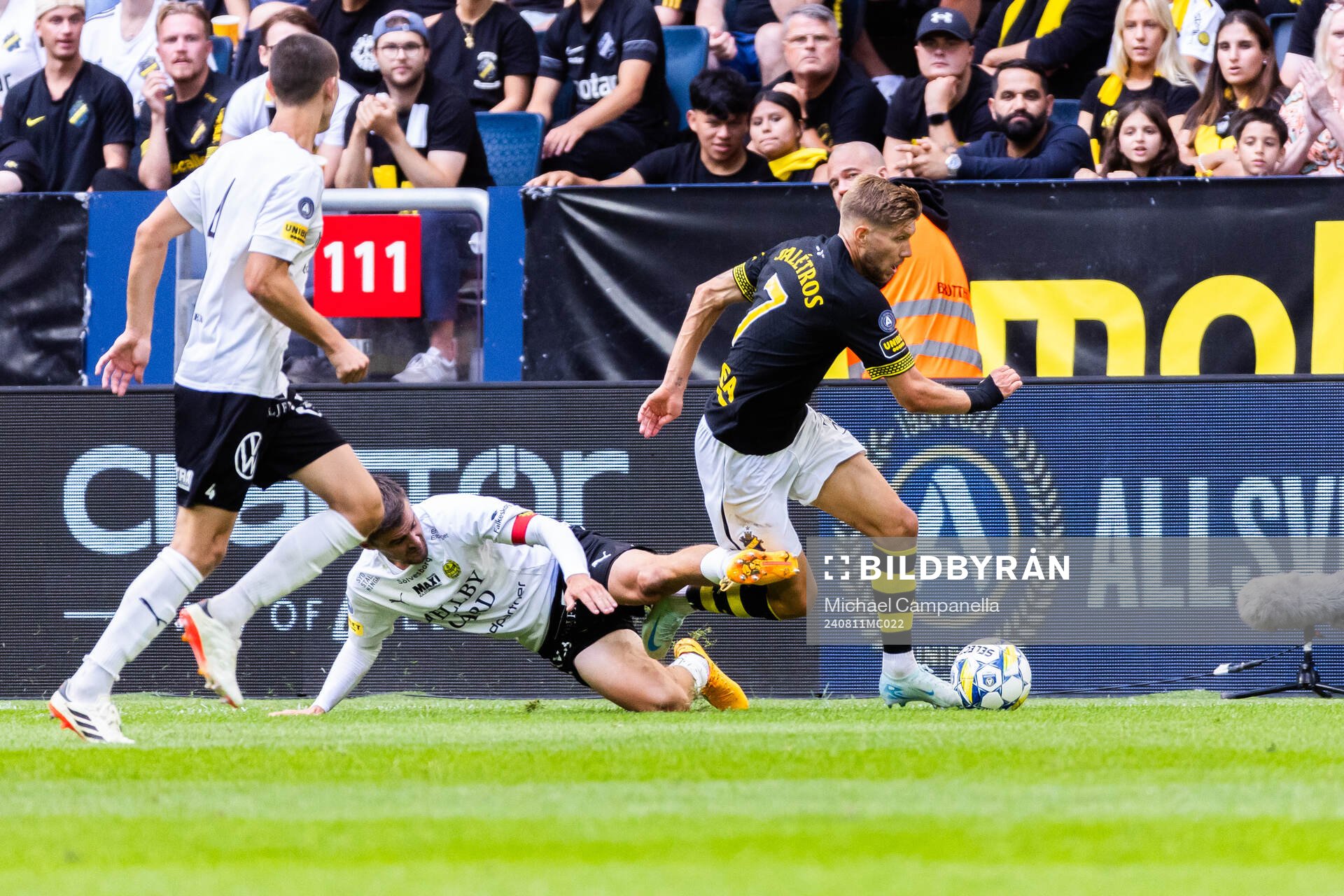 AIKs Anton Salétros och Mjällbys Jesper Gustavsson