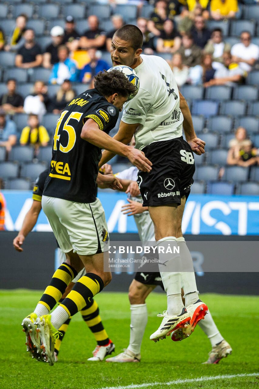 AIKs Taha Ayari och Mjällbys Rasmus Wikström