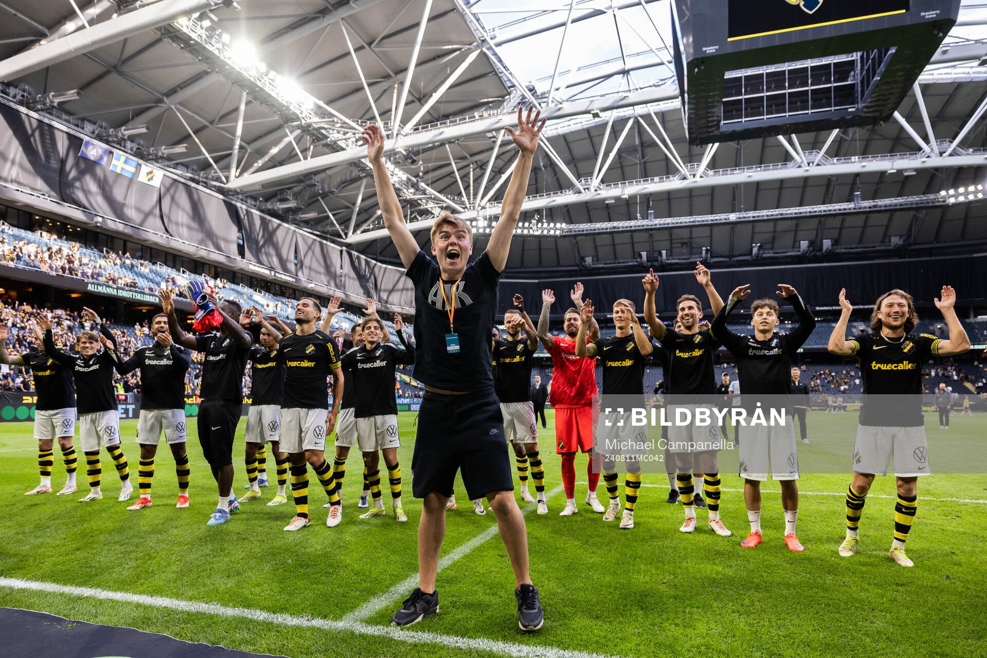 Spelare ur AIK jublar