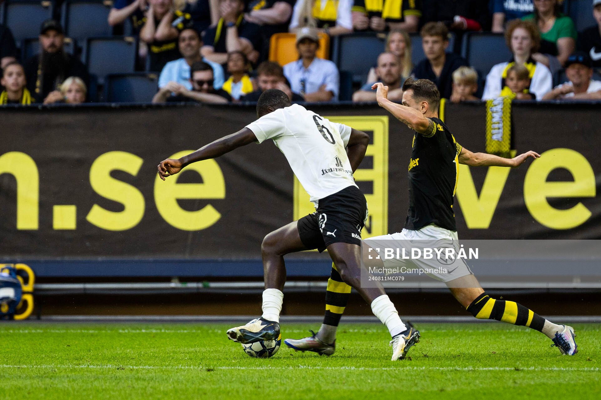 Mjällbys Seedy Imam Jagne och AIKs Bersant Celina