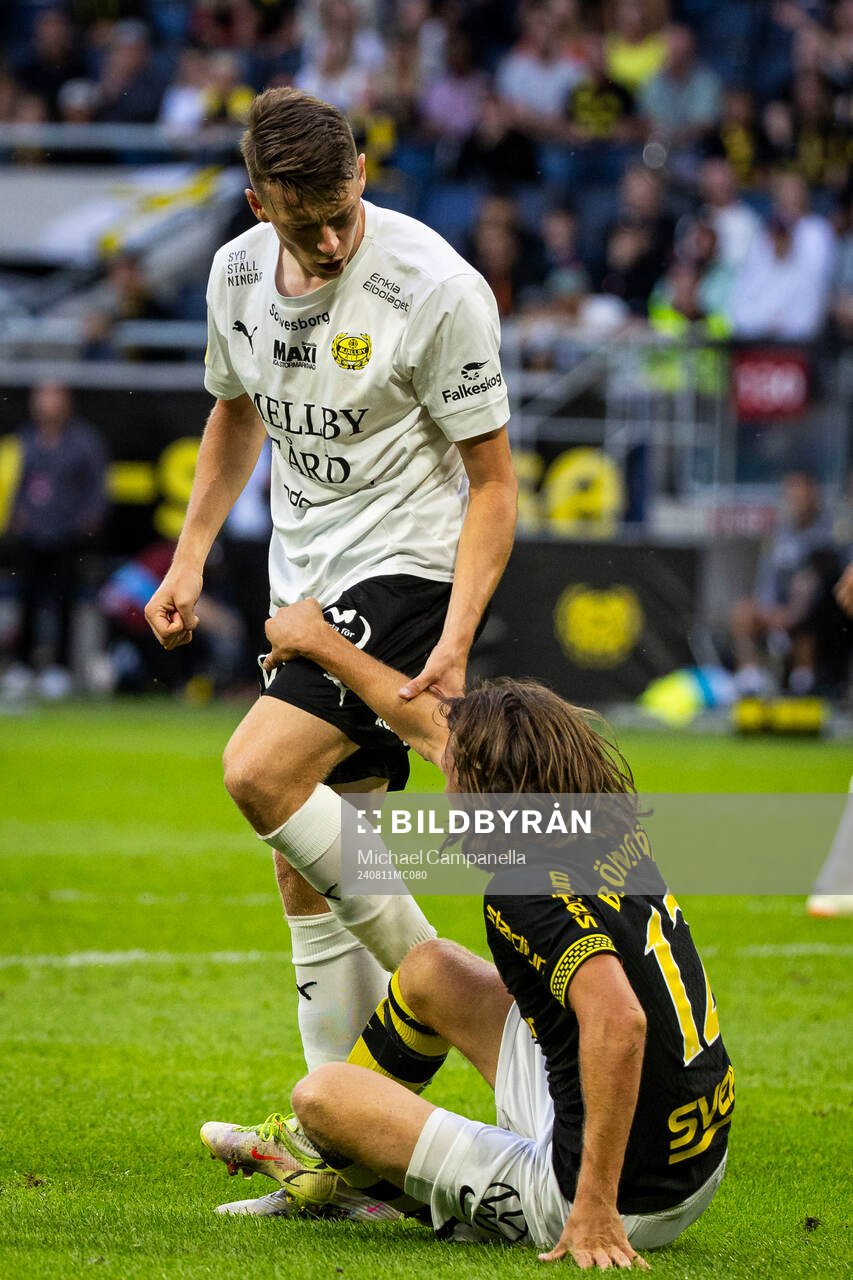Mjällbys Elliot Stroud och AIKs Axel Björnström