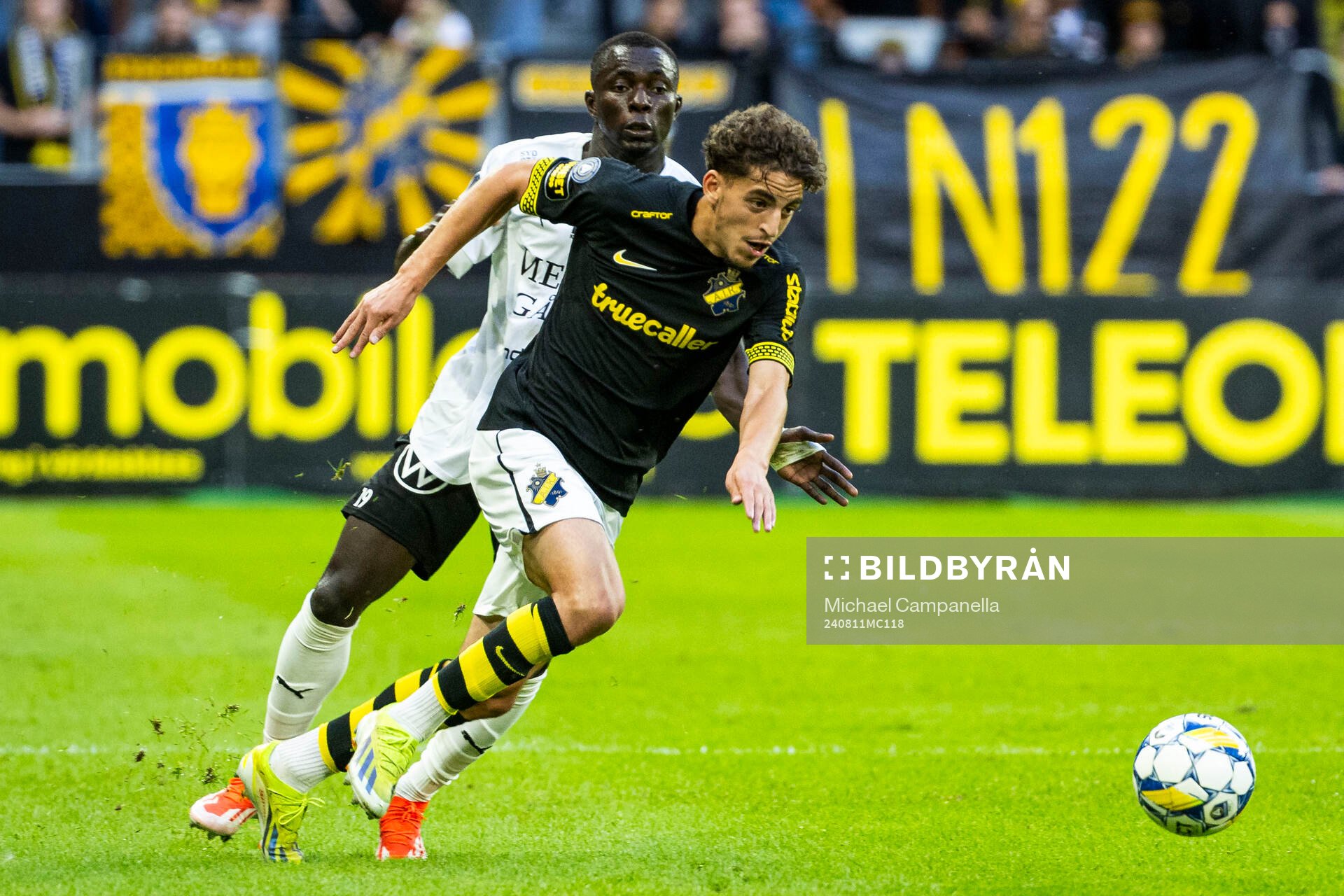 AIKs Taha Ayari och Mjällbys Abdoulie Manneh