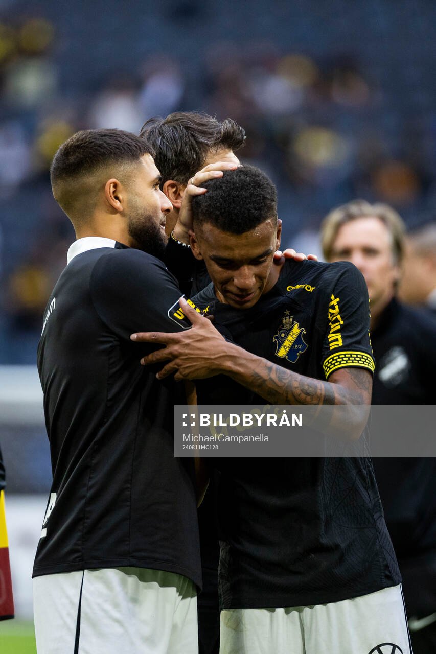 AIKs Omar Faraj jublar med Rui Manuel Muati Modesto