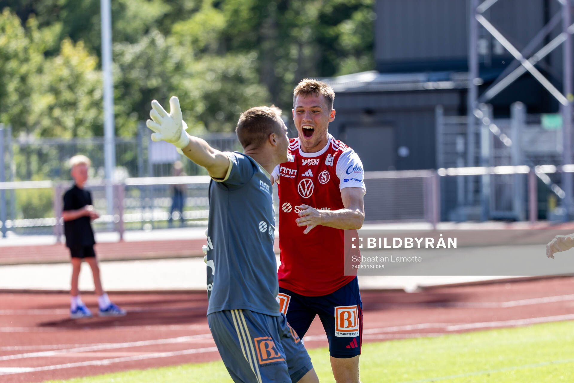 Sandvikens IFs målvakt Felix Jakobsson har gjort 2-2 och