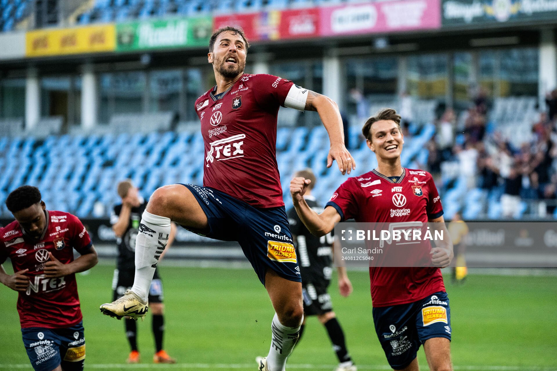 Örgrytes Jonathan Azulay jublar