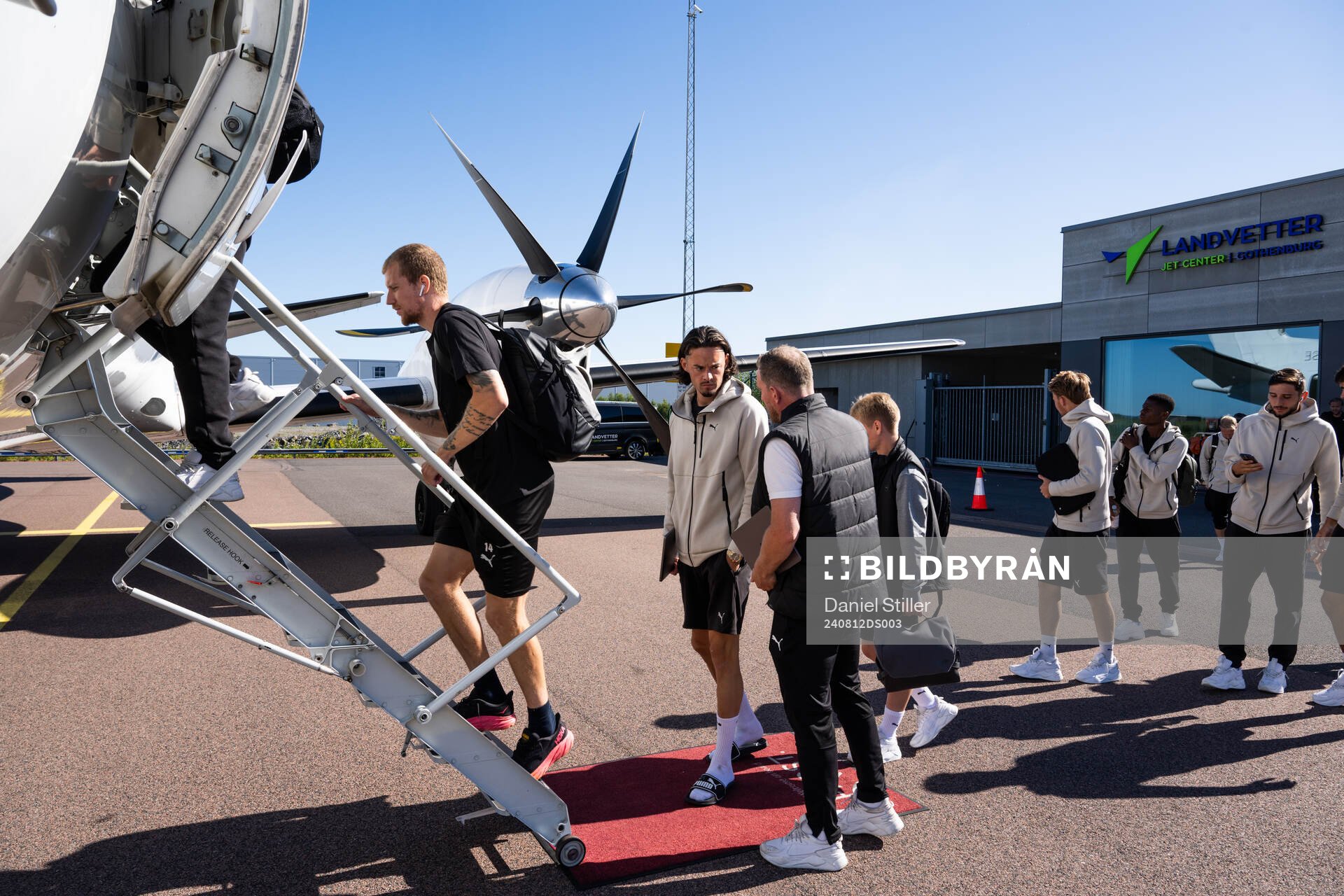 Simon Gustafson, Amor Layouni  and the rest of Häcken