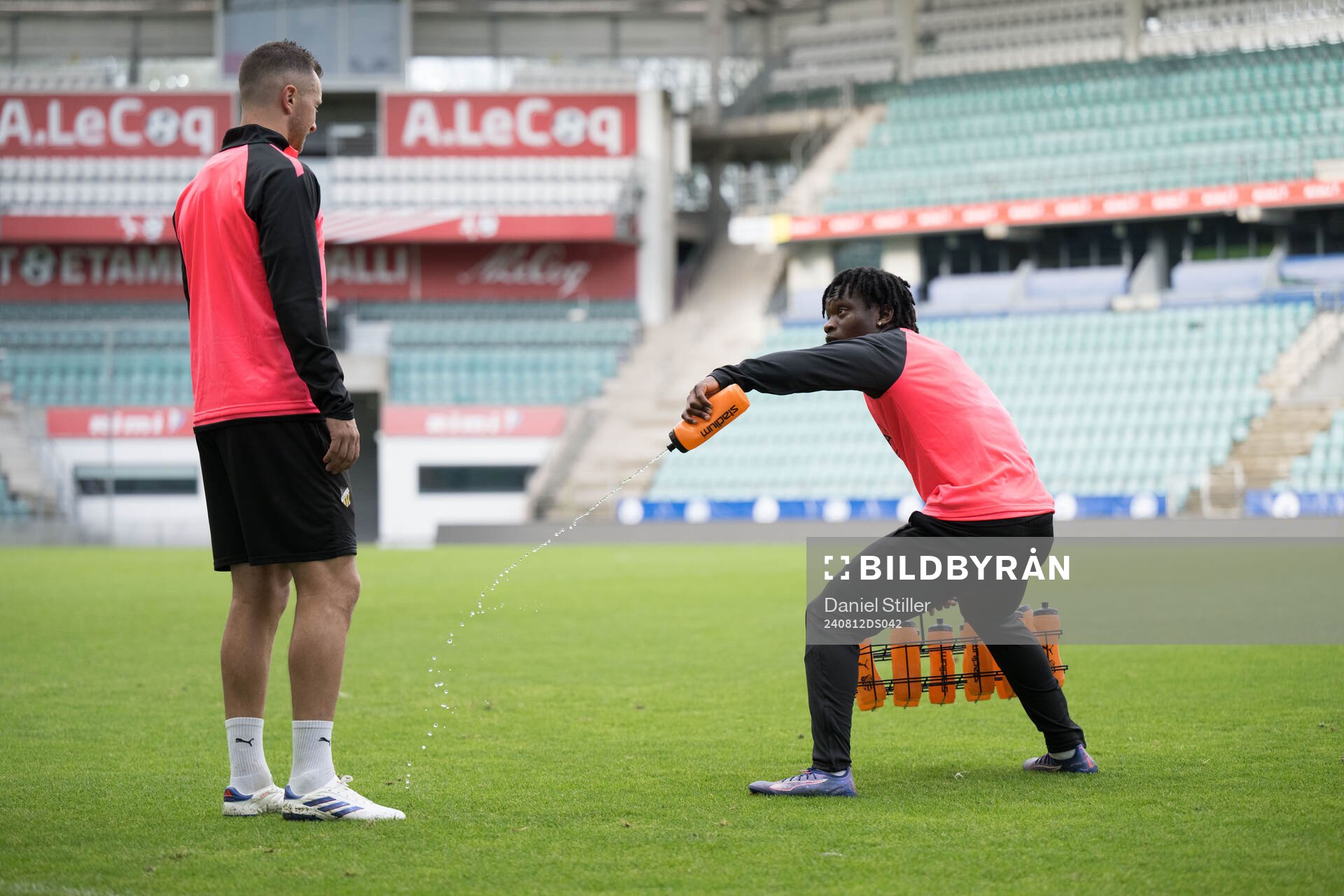 Even Hovland and Jeremy Agbonifo of Häcken