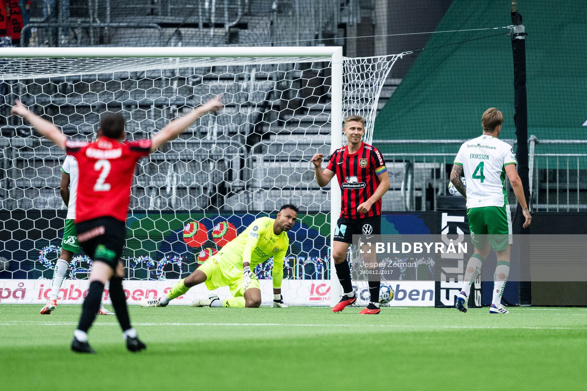 Hammarbys målvakt Warner Hahn och Victor Eriksson deppar