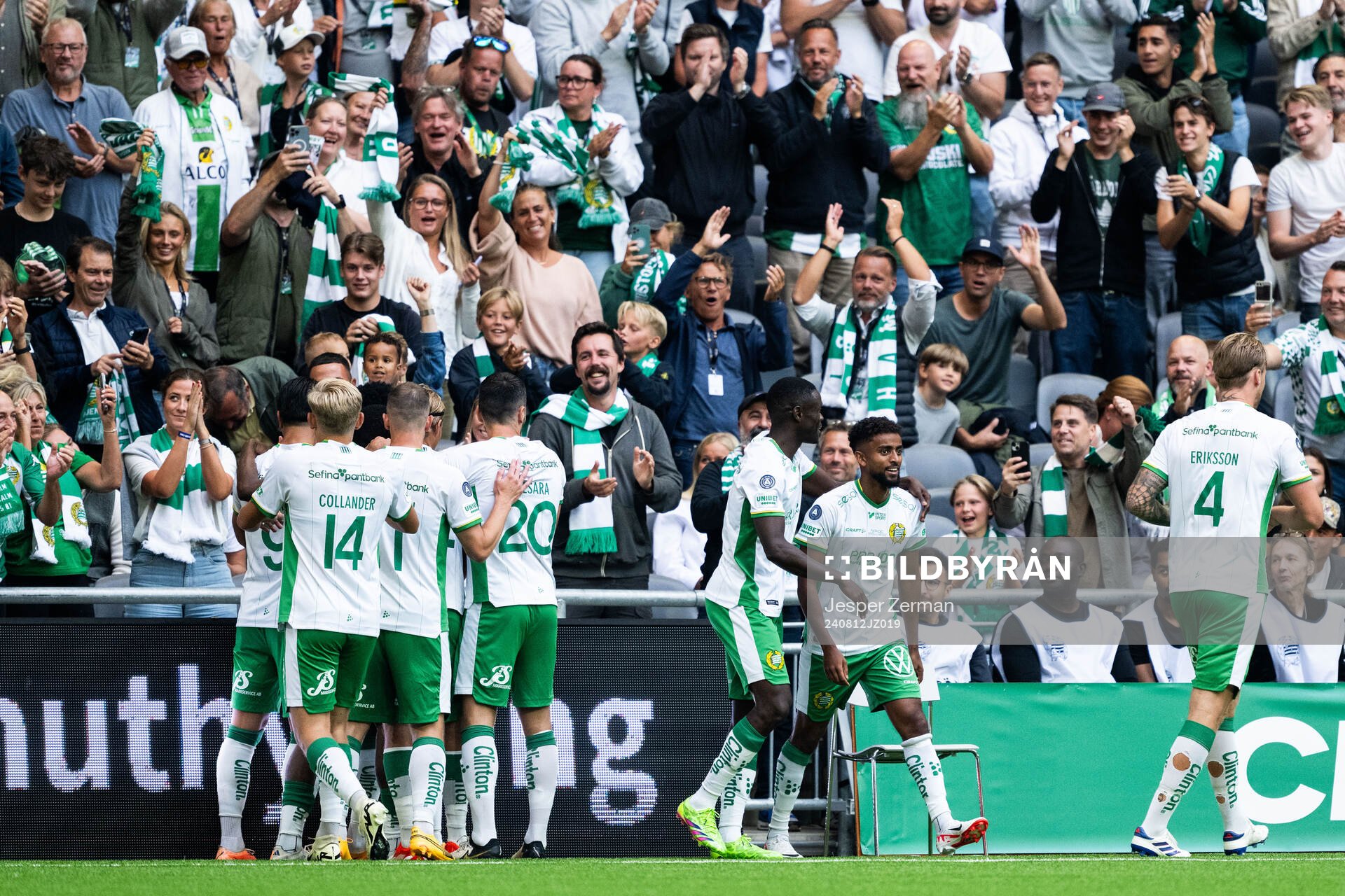 Hammarbys Shaquille Pinas jublar med lagkamrater