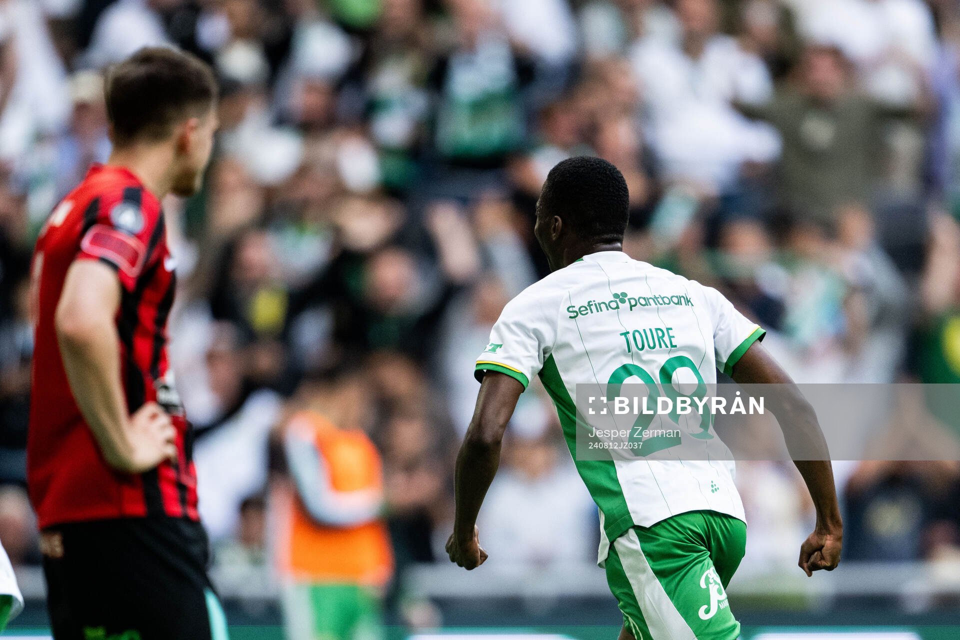 Hammarbys Bouzomana Toure jublar efter 3-1 under fotbollsmatchen i Allsvenskan mellan Hammarby och Brommapojkarna den 12 augusti 2024 i Stockholm.