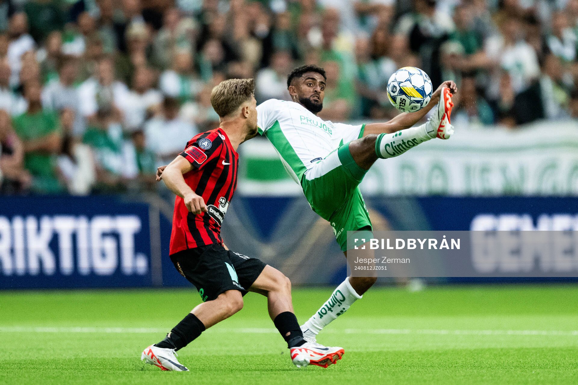Brommapojkarnas Wilmer Odefalk och Hammarbys Tesfaldet Tekie