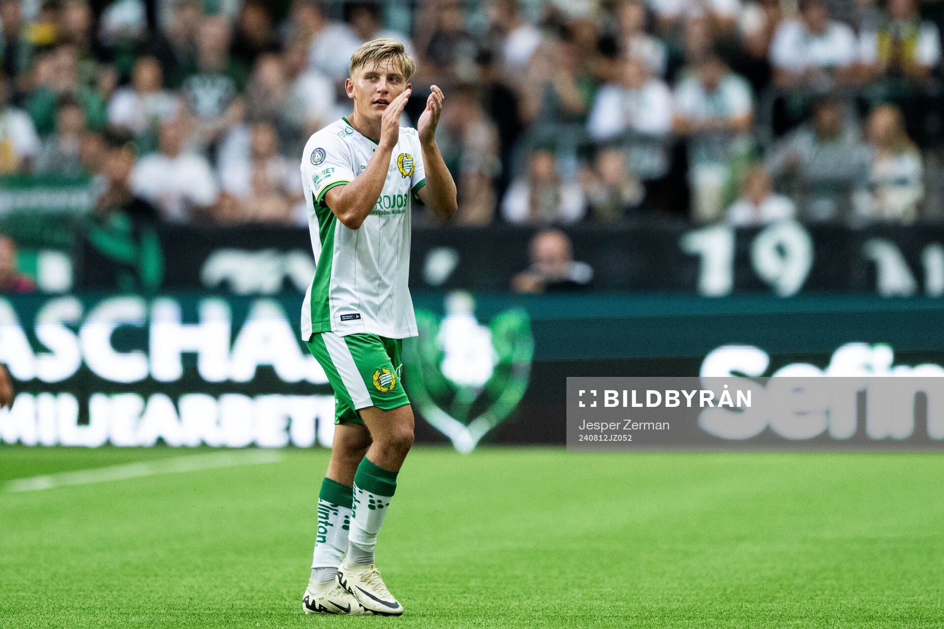 Hammarbys Dennis Collander tackar publiken