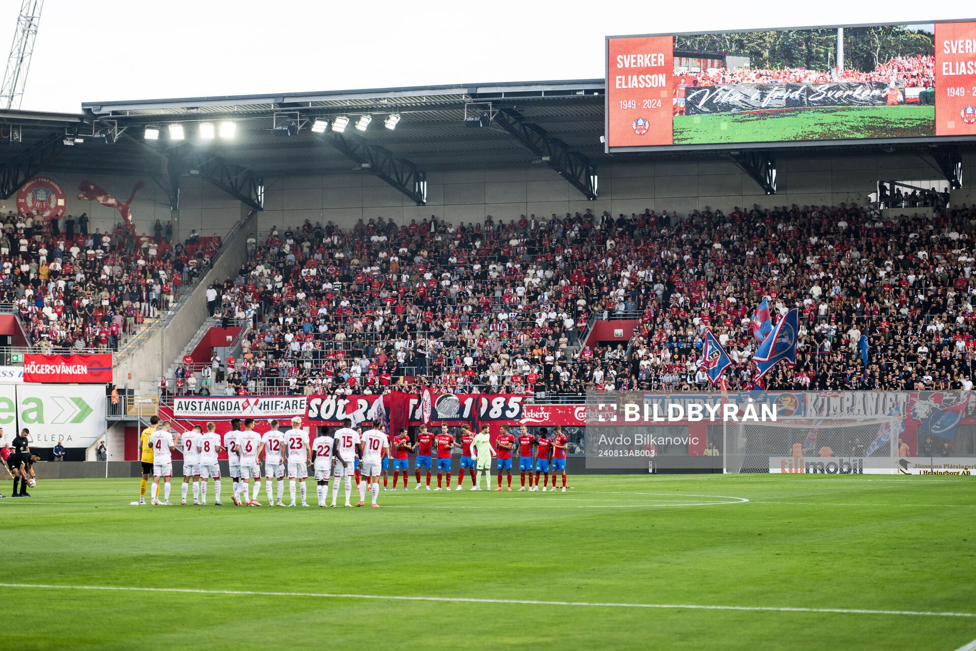 Degerfors och Helsingborgs spelare hyllar minnet av