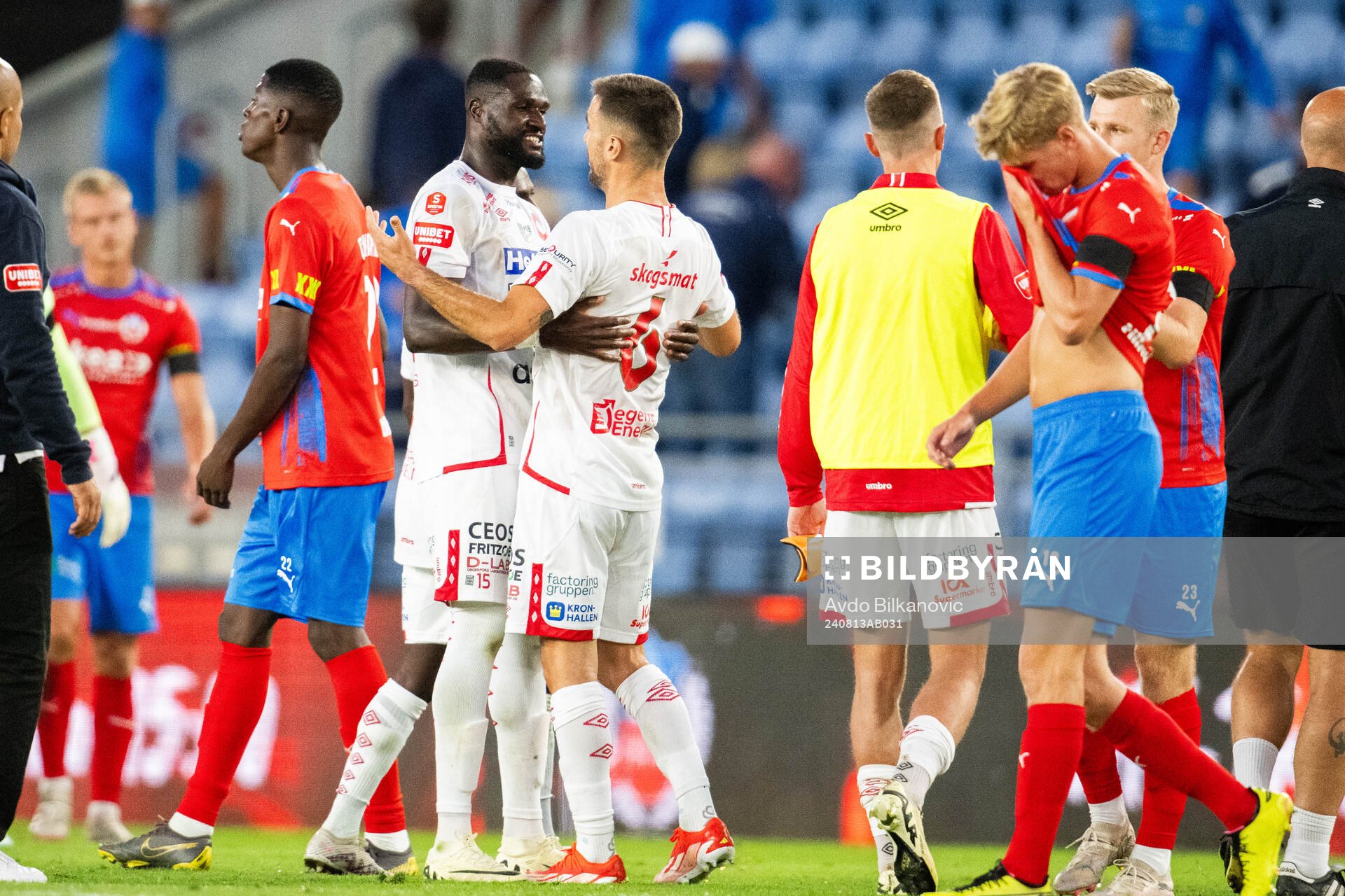 Degerfors Nasiru Moro och Carlos Moros Gracia jublar
